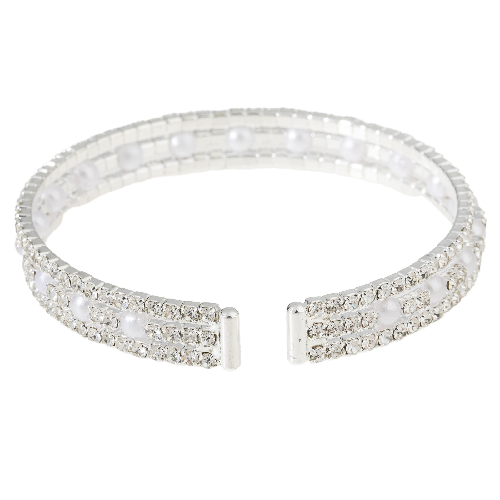 This new cross-border European and American product features a 3-row water diamond pearl elastic bracelet, which is fashionable and elegant for women. It is a diamond-encrusted jewelry for brides' weddings Application Scenario