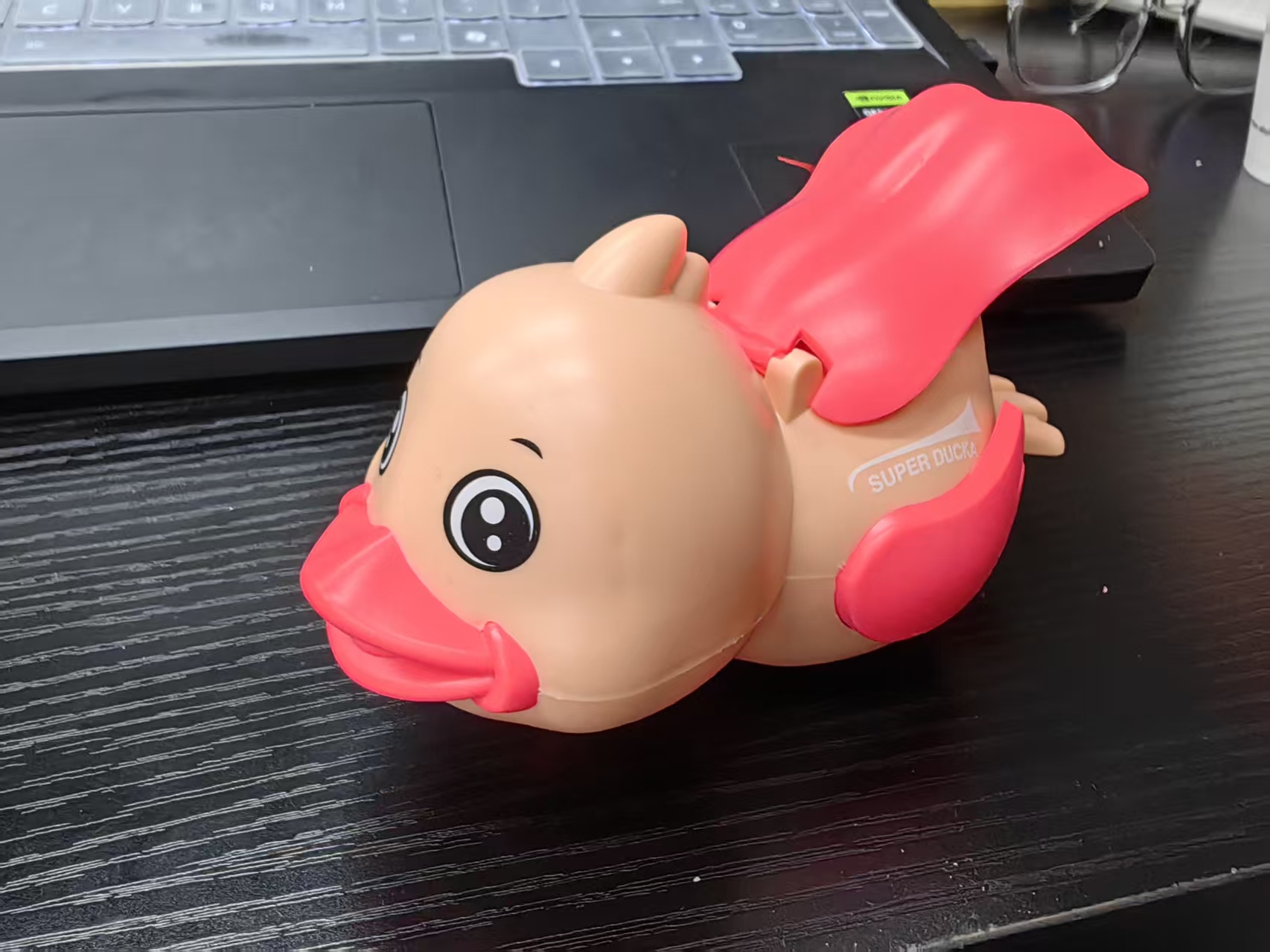 Colorful duckling toys, water guns, water play toys, water supplies, children's toys, water games, fun water gun decorations details Picture