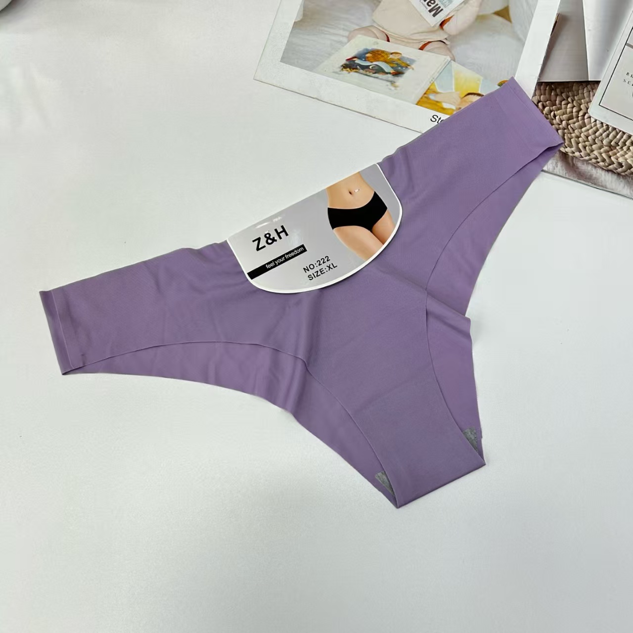 222# European and American women's seamless one-piece ice silk thin women's thong breathable and comfortable mid-low waist sexy and interesting triangle pants Ice silk underwear QNI Application Scenario