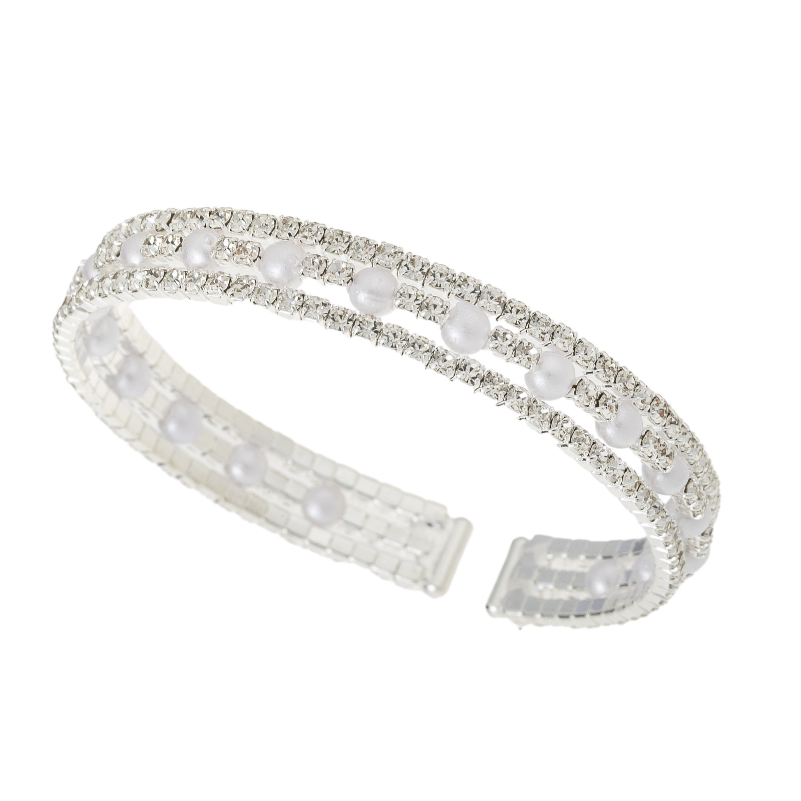 This new cross-border European and American product features a 3-row water diamond pearl elastic bracelet, which is fashionable and elegant for women. It is a diamond-encrusted jewelry for brides' weddings full figure