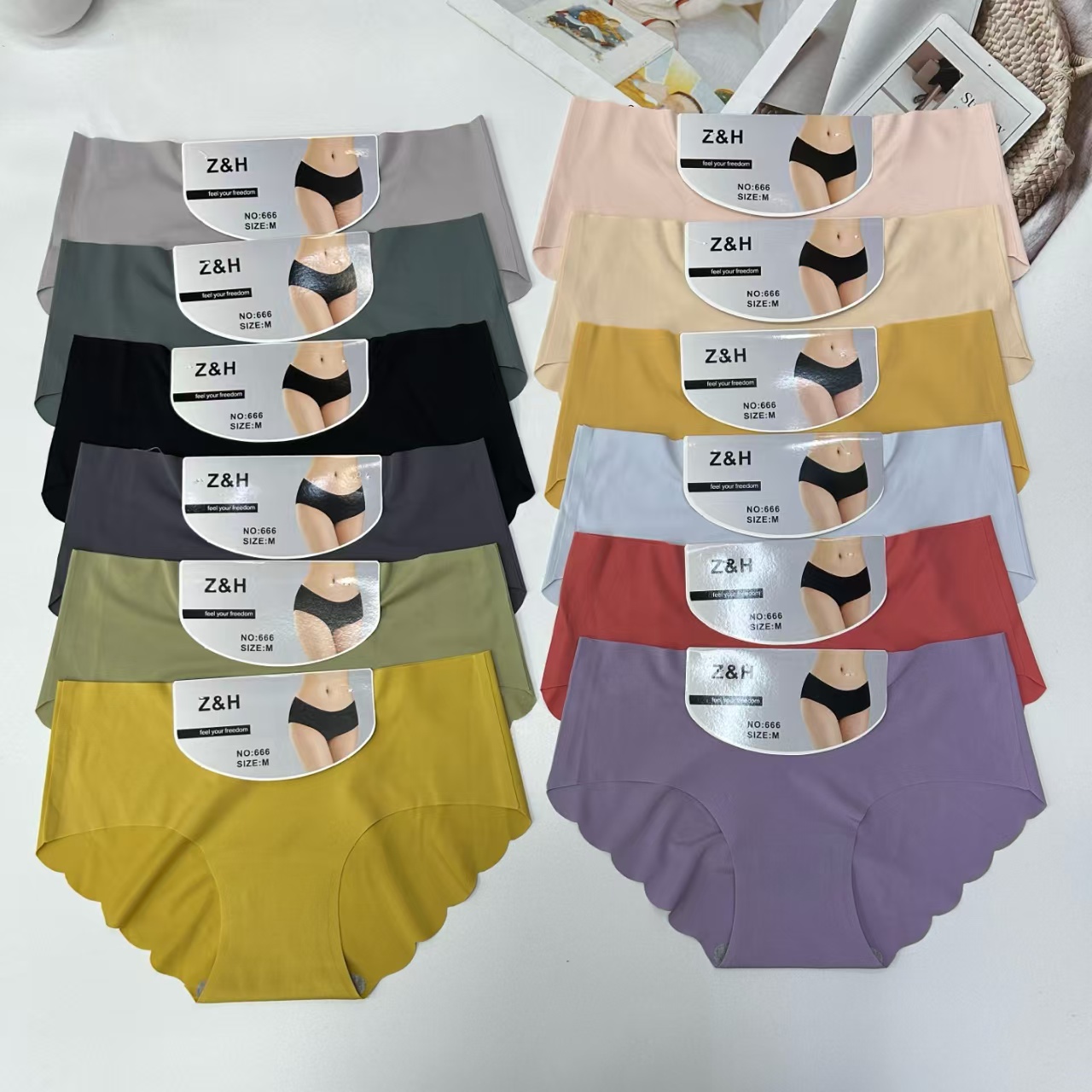 666# Export to the Middle East, Europe and America, stock of women's ice silk triangle pants underwear. Women's triangle pants are sexy, comfortable and can lift the buttocks. QNI Item Picture