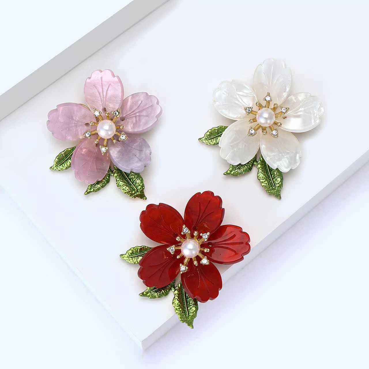 新款轻奢板材镶钻珐琅花朵胸针森系气质百搭女士服饰胸花饰品别针 