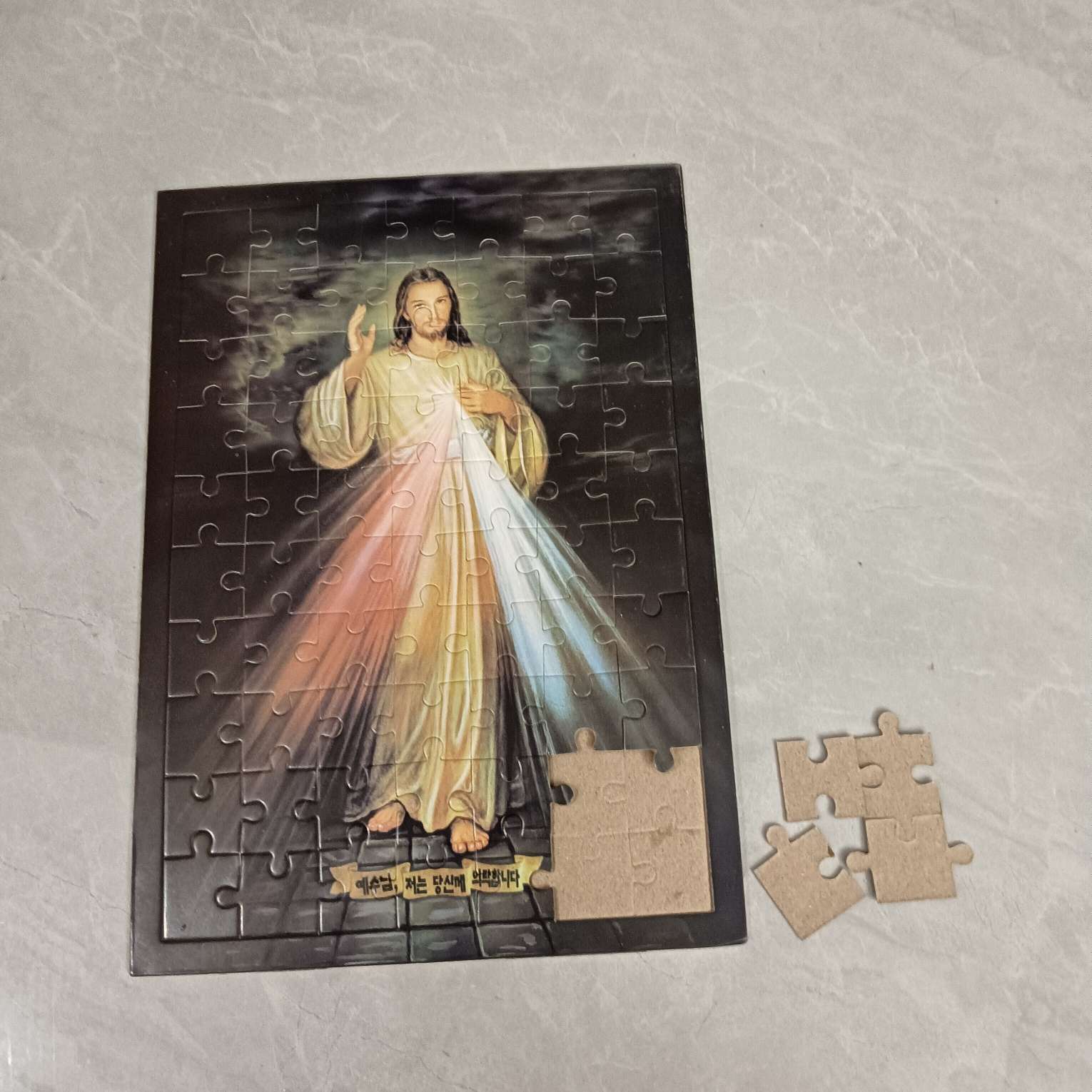 Order eco-friendly paper jigsaw puzzles, size 21X29, 70 pieces Application Scenario