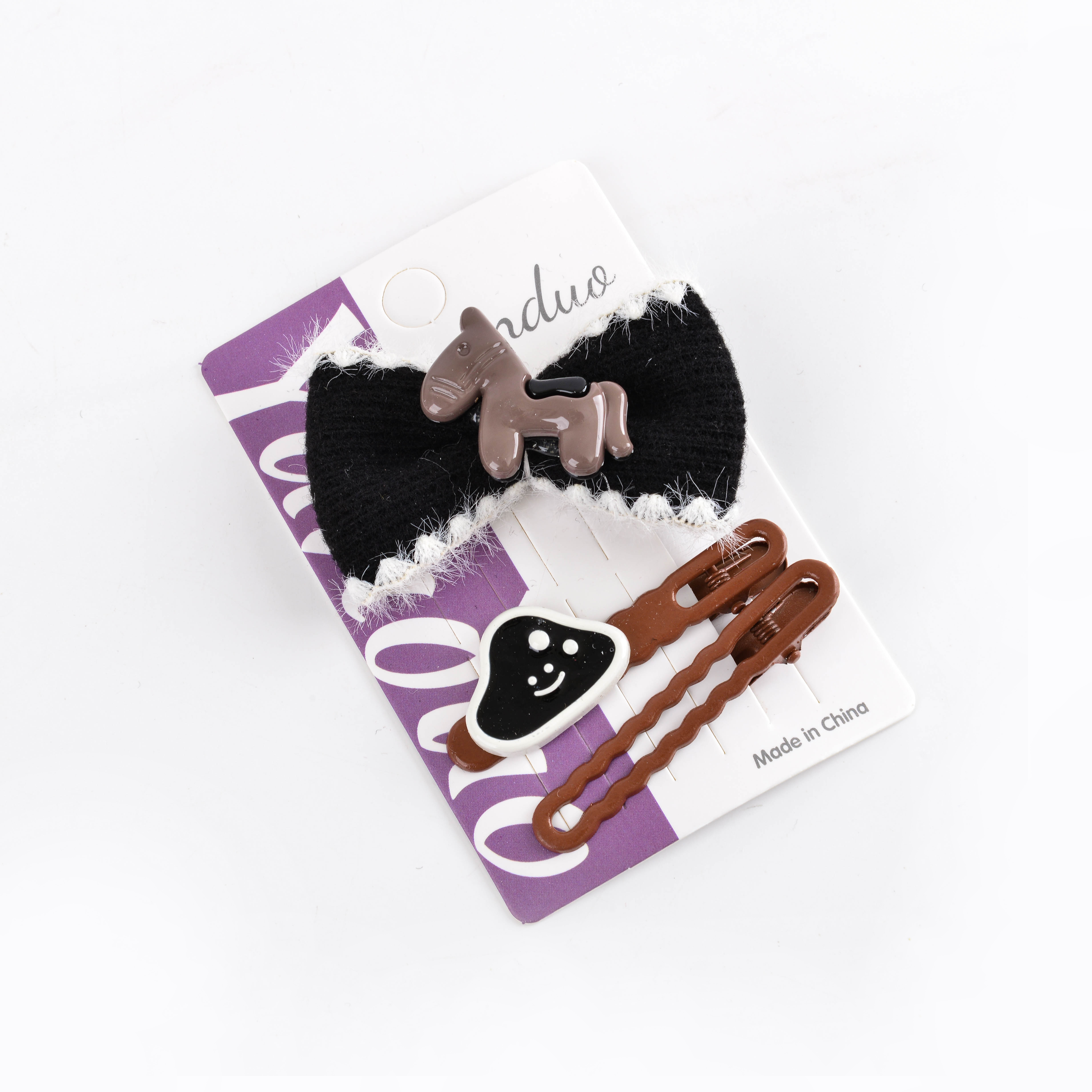 The new autumn and winter collection features a delicate and luxurious style with a bow hairpin and a plush high-end hair accessory, camellia Application Scenario