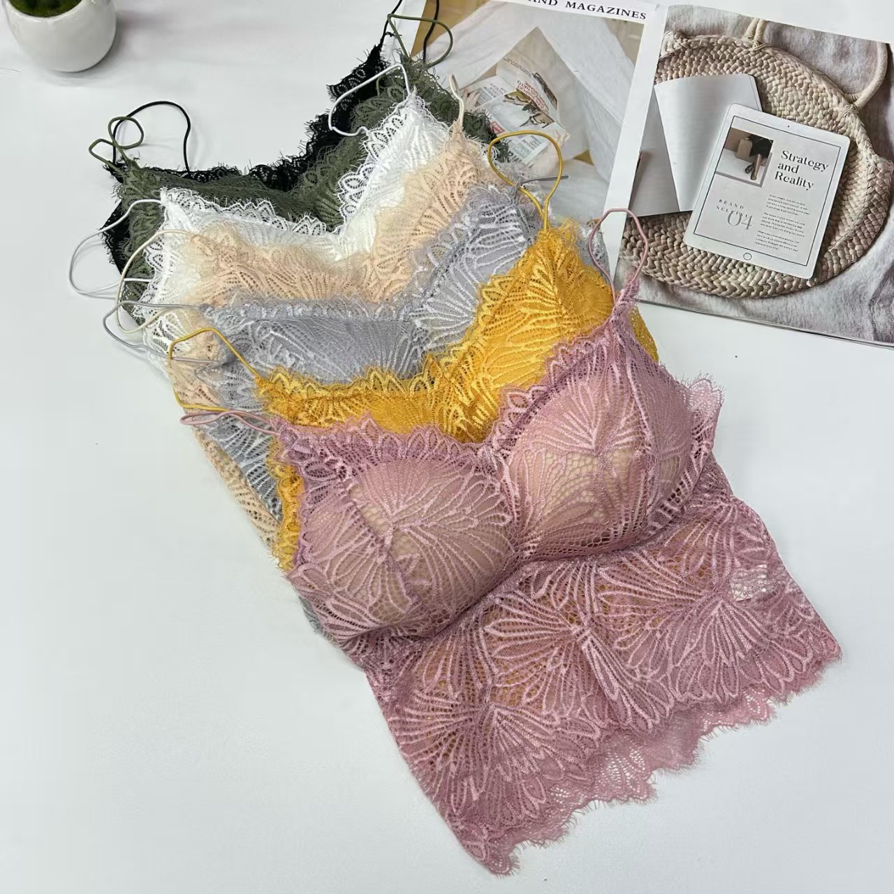 9936# for export to the Middle East and Africa, stock women's vests, broadband solid color, comfortable, sexy and interesting vests, beautiful straps, chest pads, back center underwear, QNI Application Scenario