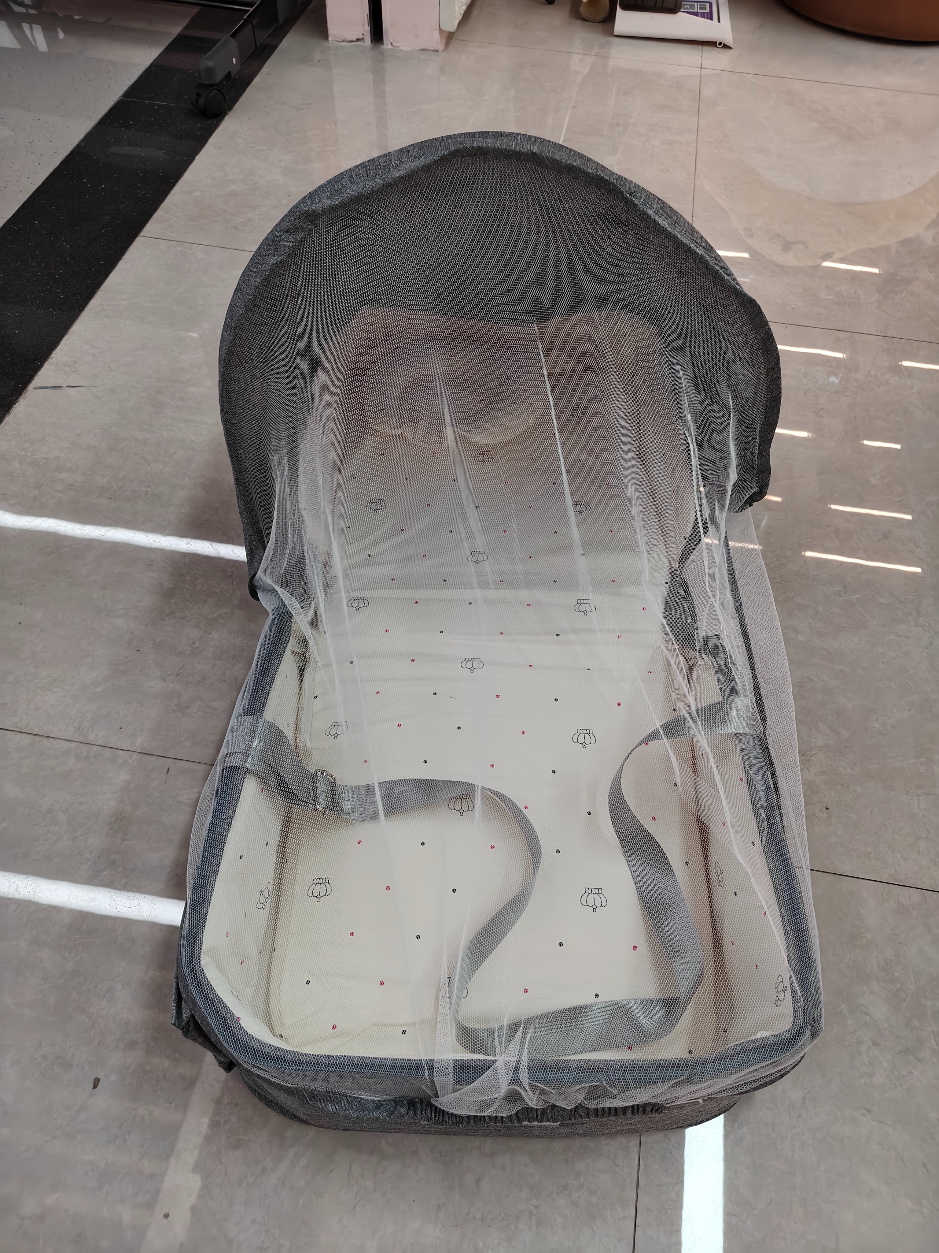 Bed-in-bed, crib, neonatal assembly, European-style multi-functional crib, one-layer baby products, stroller, suitable Application Scenario