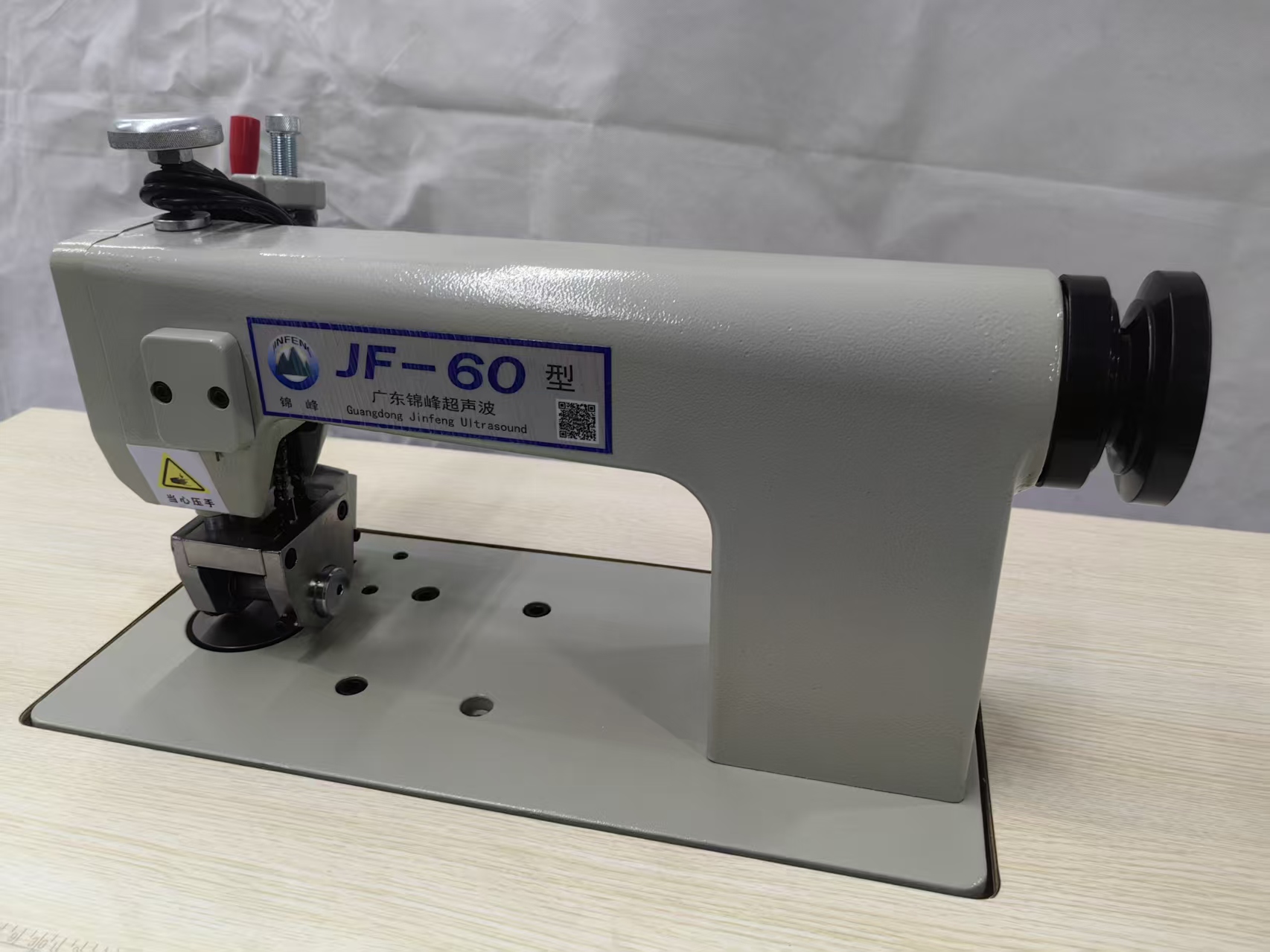 60-Type Ultrasonic Lace Machine, Tablecloth Embossing Machine, Curtain Lace Machine, Single Quilt Cover Embossing Machine, Umbrella Fabric Embossing Machine, Lace Cutting Machine, Factory Direct Sales Volume, High Price, Quality Guarantee, Worry-Free After-Sales Service Application Scenario