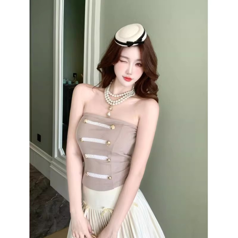 This is a new summer hot girl style double-breasted decoration, one-line silhouette, slimming and figure-hugging women's fixed bra with a versatile top Specification image