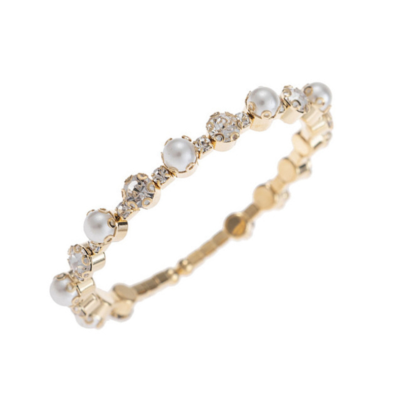 This is a popular, simple single-layer pearl water diamond open bracelet from Europe and America. It is a cross-border, light luxury, high-end, full diamond, shiny and elastic jewelry accessory full figure