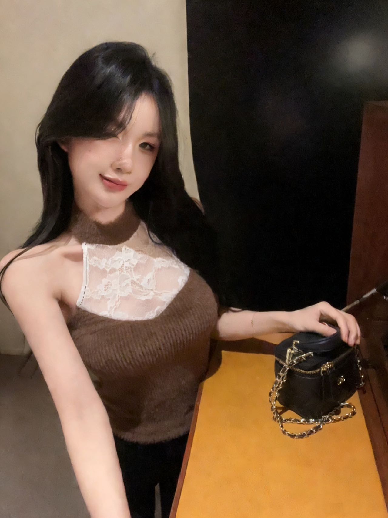 法式秋冬新款法式纯欲半透蕾丝拼接挂脖露背上衣纯欲背心吊带女详情2