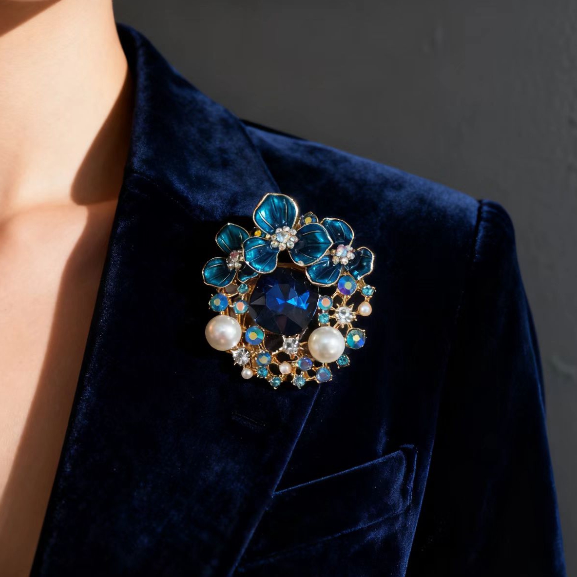 丹桃珠宝蓝色花朵造型胸针胸花布艺钢笔钩针花饰品配饰时尚优雅