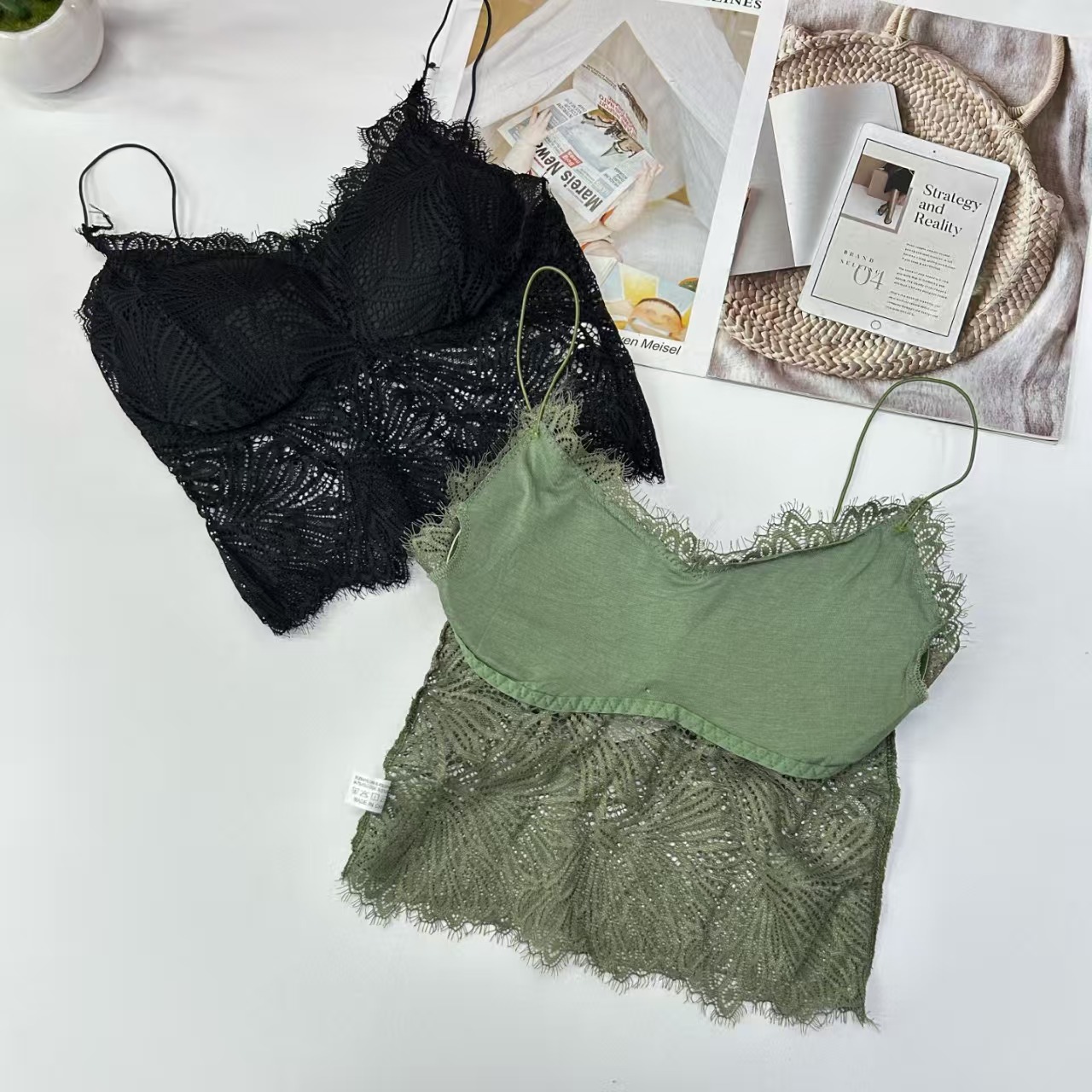 9936# for export to the Middle East and Africa, stock women's vests, broadband solid color, comfortable, sexy and interesting vests, beautiful straps, chest pads, back center underwear, QNI Item Picture