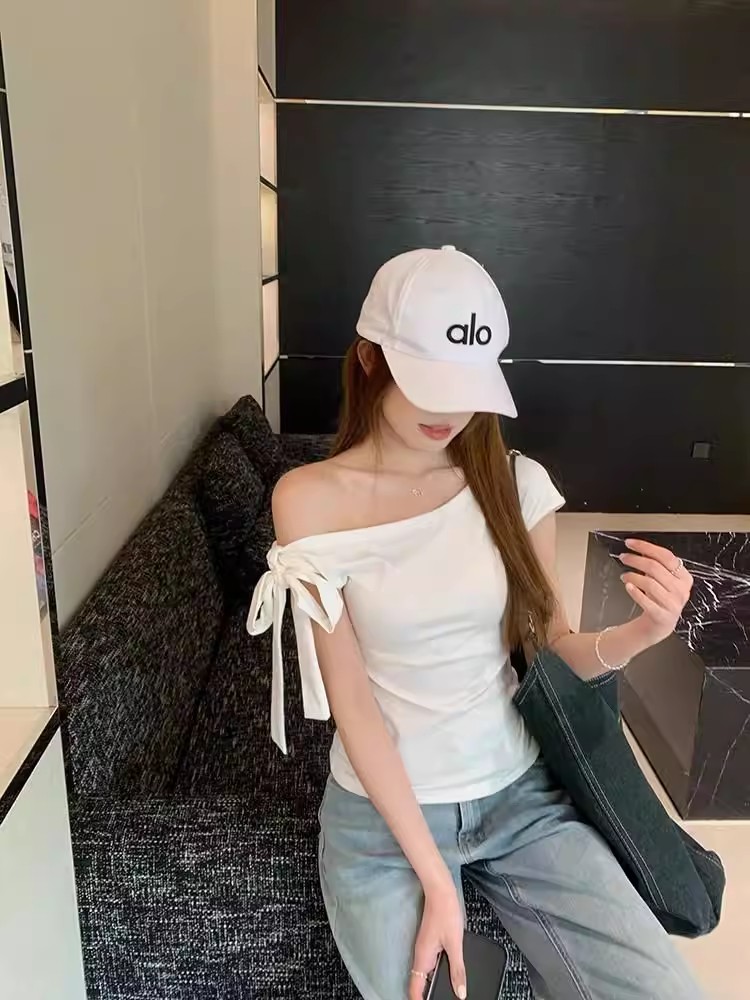 A chic and high-end bow tie off-the-shoulder T-shirt for women, a summer sexy and hot girl with a unique and beautiful design pic 4