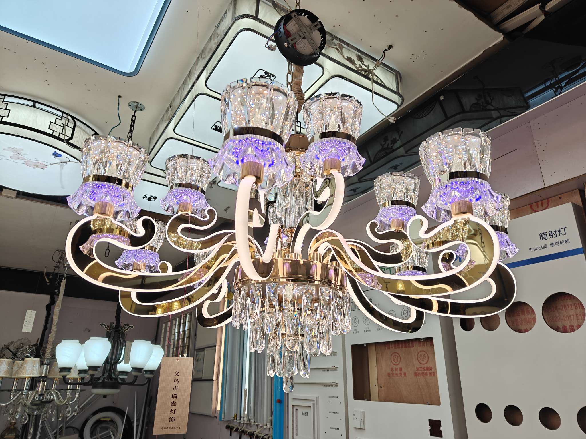 12 light luxury European-style crystal chandeliers, purple and gold ambient lights, living room lights, villa and hotel engineering lighting fixtures, wholesale in Yiwu