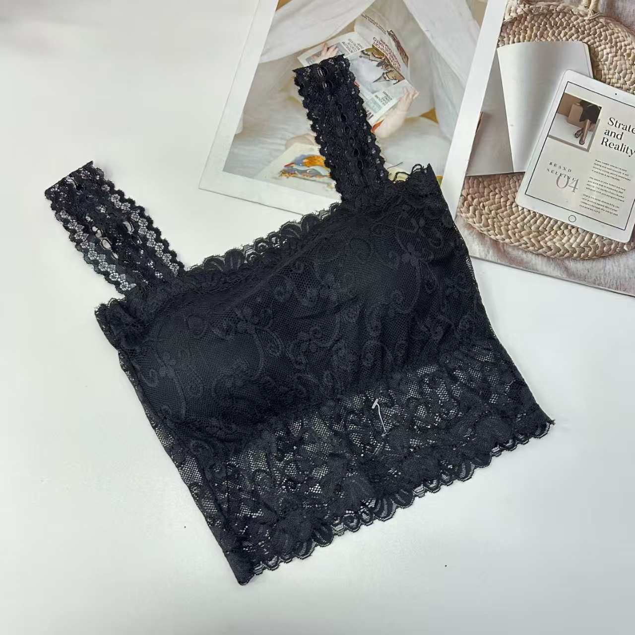8801# Export to Africa and the Middle East, stock of beautiful back, romantic lace strapless women's innerwear with chest cushion, wide shoulder straps and halter straps QNI Specification drawing