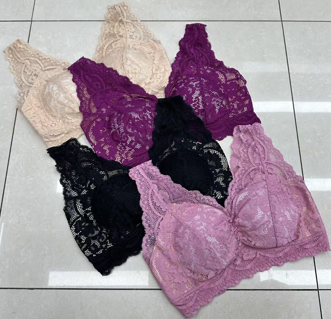 2020# Export to the Middle East and Africa, inventory of women's halter tops, comfortable and breathable broadband vests, halter tops, lace cup-shaped, sexy and interesting bras and undergarments QNI full figure
