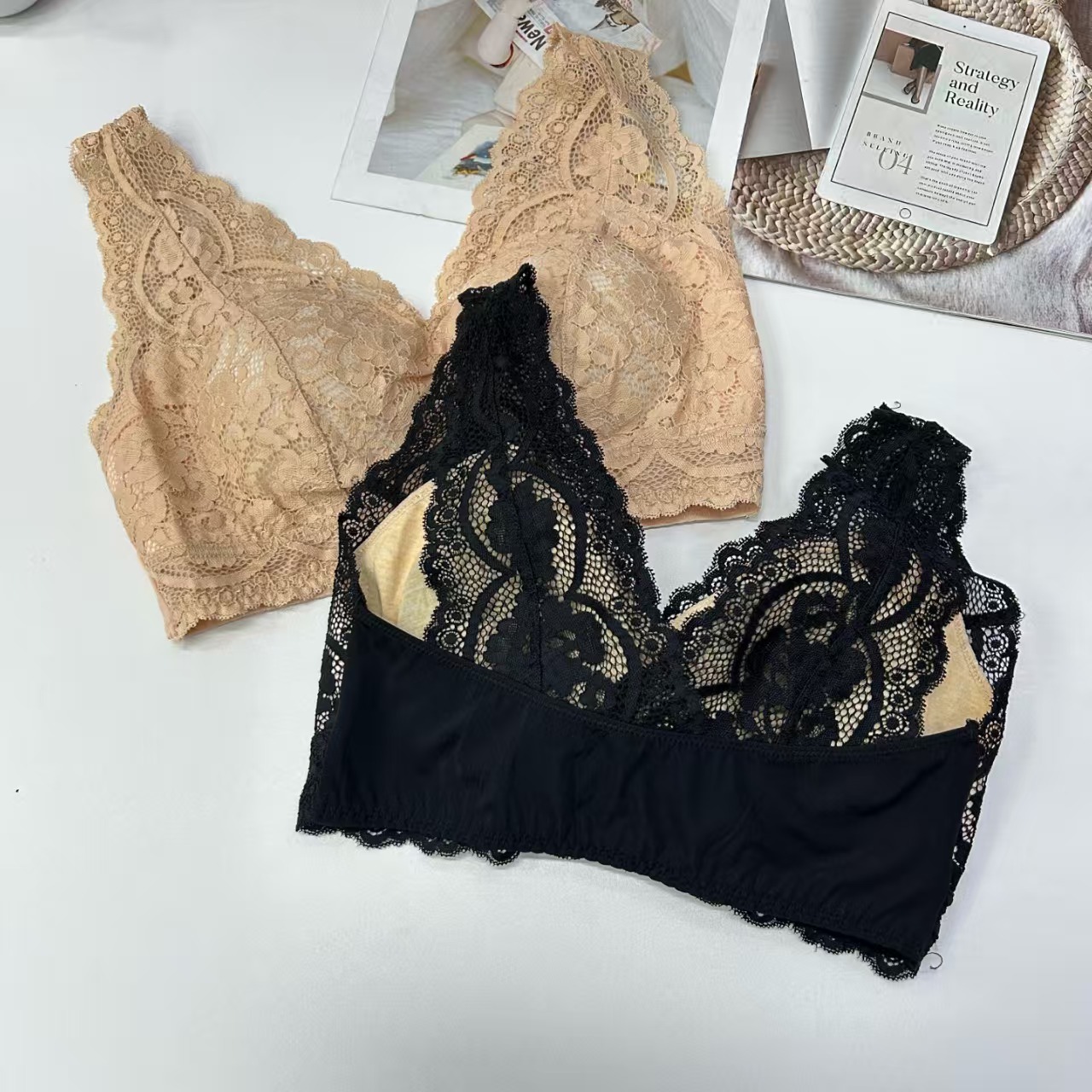 2020# Export to the Middle East and Africa, inventory of women's halter tops, comfortable and breathable broadband vests, halter tops, lace cup-shaped, sexy and interesting bras and undergarments QNI Application Scenario