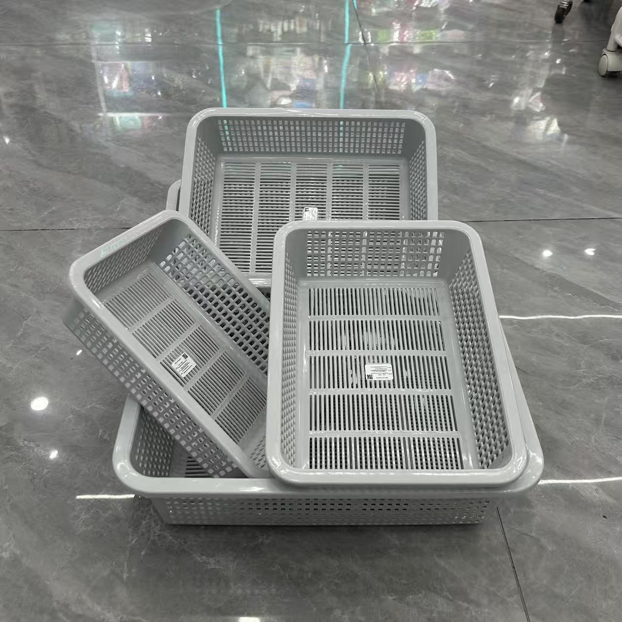 Rectangular hollowed-out draining basket, multi-functional storage basket, universal sorting basket for vegetables, fruits and sundries, small frame sorting box, storage container, multi-functional storage basket Application Scenario