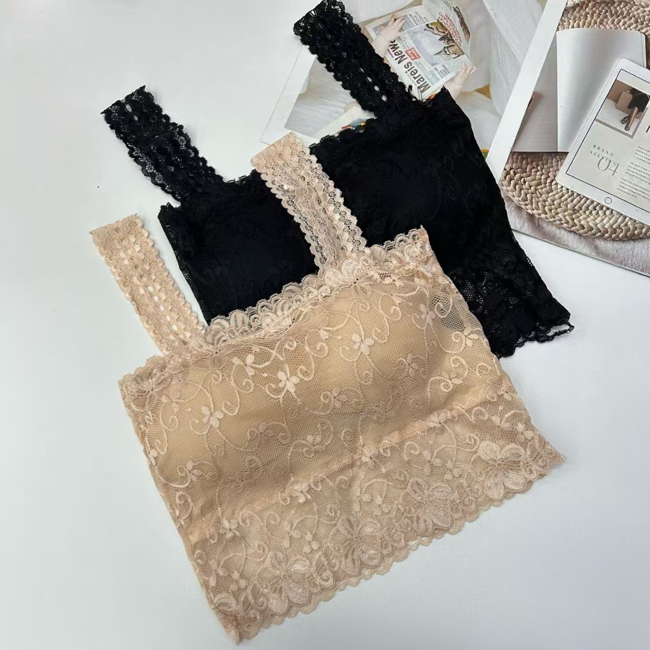 8801# Export to Africa and the Middle East, stock of beautiful back, romantic lace strapless women's innerwear with chest cushion, wide shoulder straps and halter straps QNI details Picture