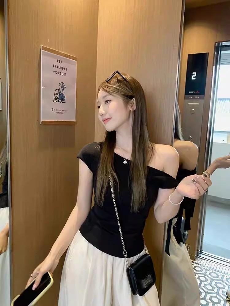 A chic and high-end bow tie off-the-shoulder T-shirt for women, a summer sexy and hot girl with a unique and beautiful design pic 8