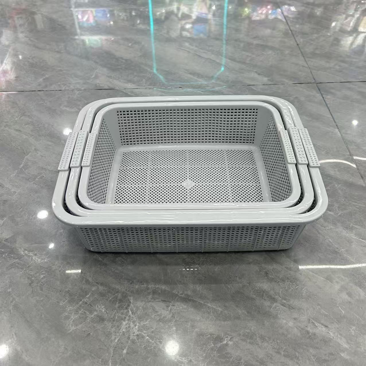 Rectangular hollowed-out draining basket, multi-functional storage basket, universal sorting basket for vegetables, fruits and toiletries, durable PP plastic draining basket, reinforced edge design to save space, stackable storage solution Item Picture