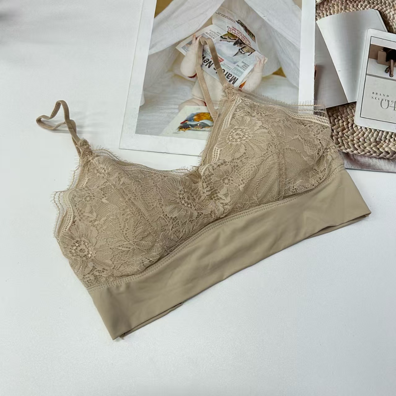 1982# Export to the Middle East and Africa, inventory of women's halter tops, comfortable and breathable lace halter tops, sexy and interesting women's halter tops, QNI Application Scenario