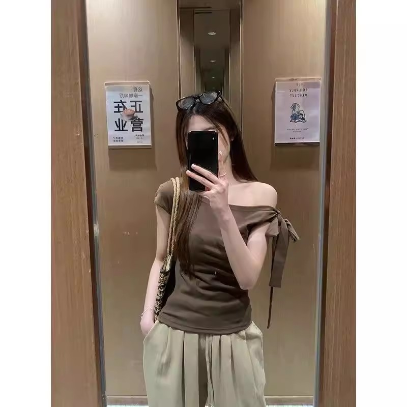 A chic and high-end bow tie off-the-shoulder T-shirt for women, a summer sexy and hot girl with a unique and beautiful design pic 13