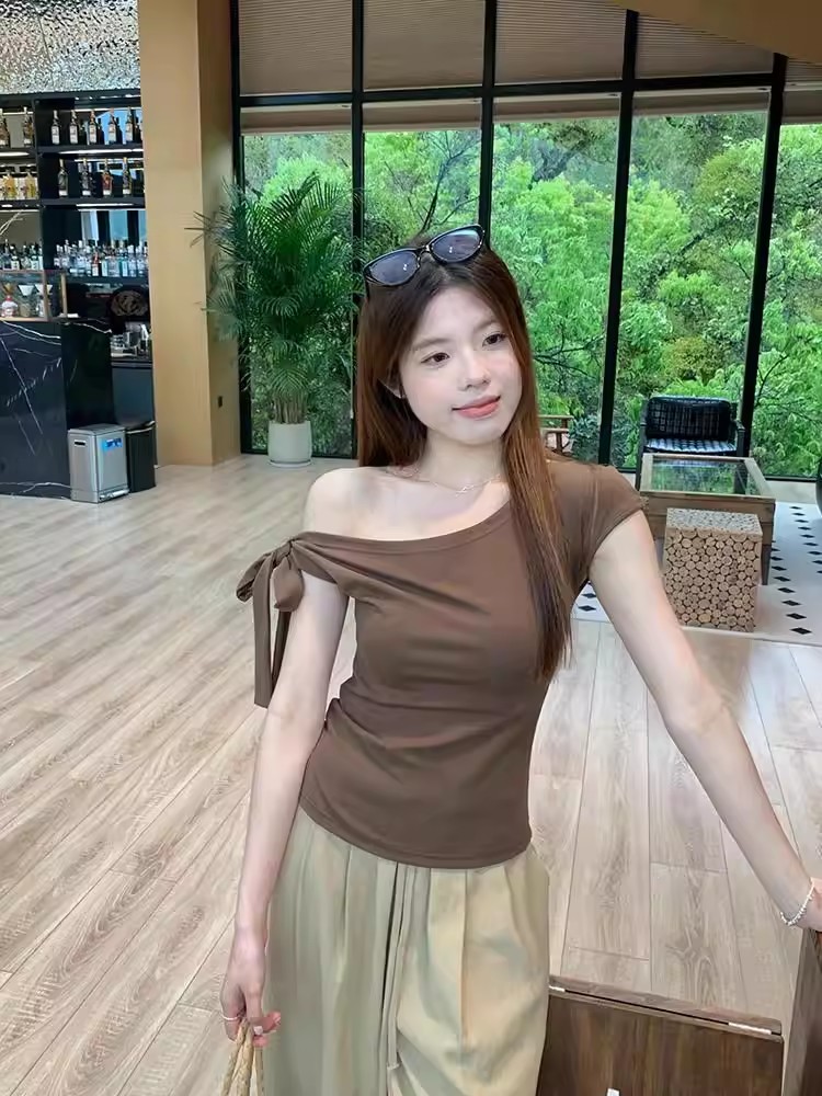 A chic and high-end bow tie off-the-shoulder T-shirt for women, a summer sexy and hot girl with a unique and beautiful design pic 1