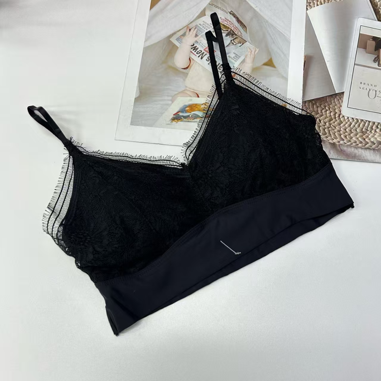 1982# Export to the Middle East and Africa, inventory of women's halter tops, comfortable and breathable lace halter tops, sexy and interesting women's halter tops, QNI Specification drawing