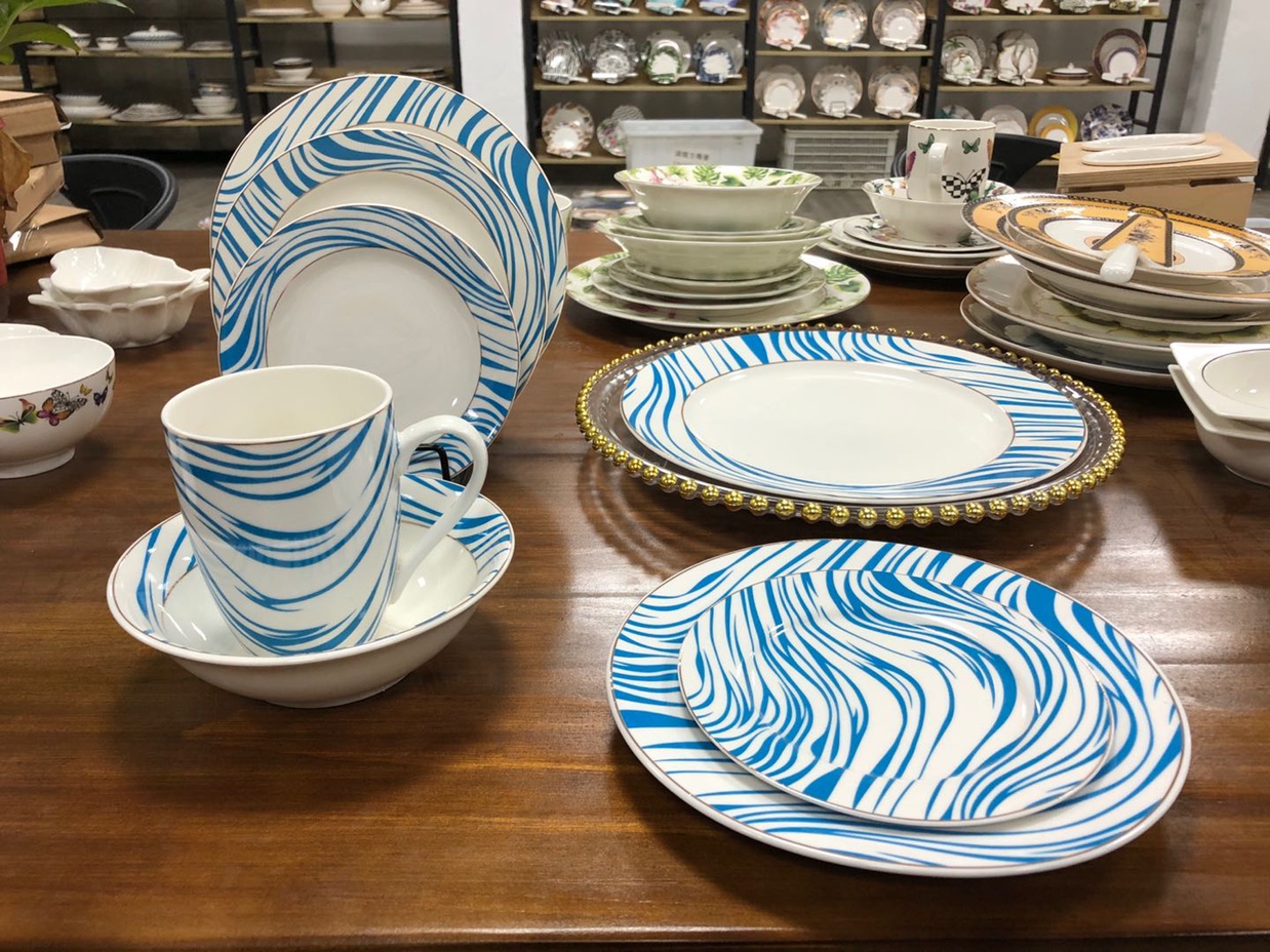 蓝白条纹陶瓷餐具套装密胺碗盘北欧手柄盘碗盘礼盒家庭餐厅用