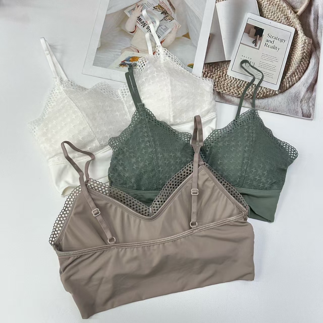 1981# Foreign trade export to the Middle East and Africa women's halter, detachable chest cushion, checkered cup surface, sexy lace edge, sex lingerie halter, breathable and comfortable QNI details Picture