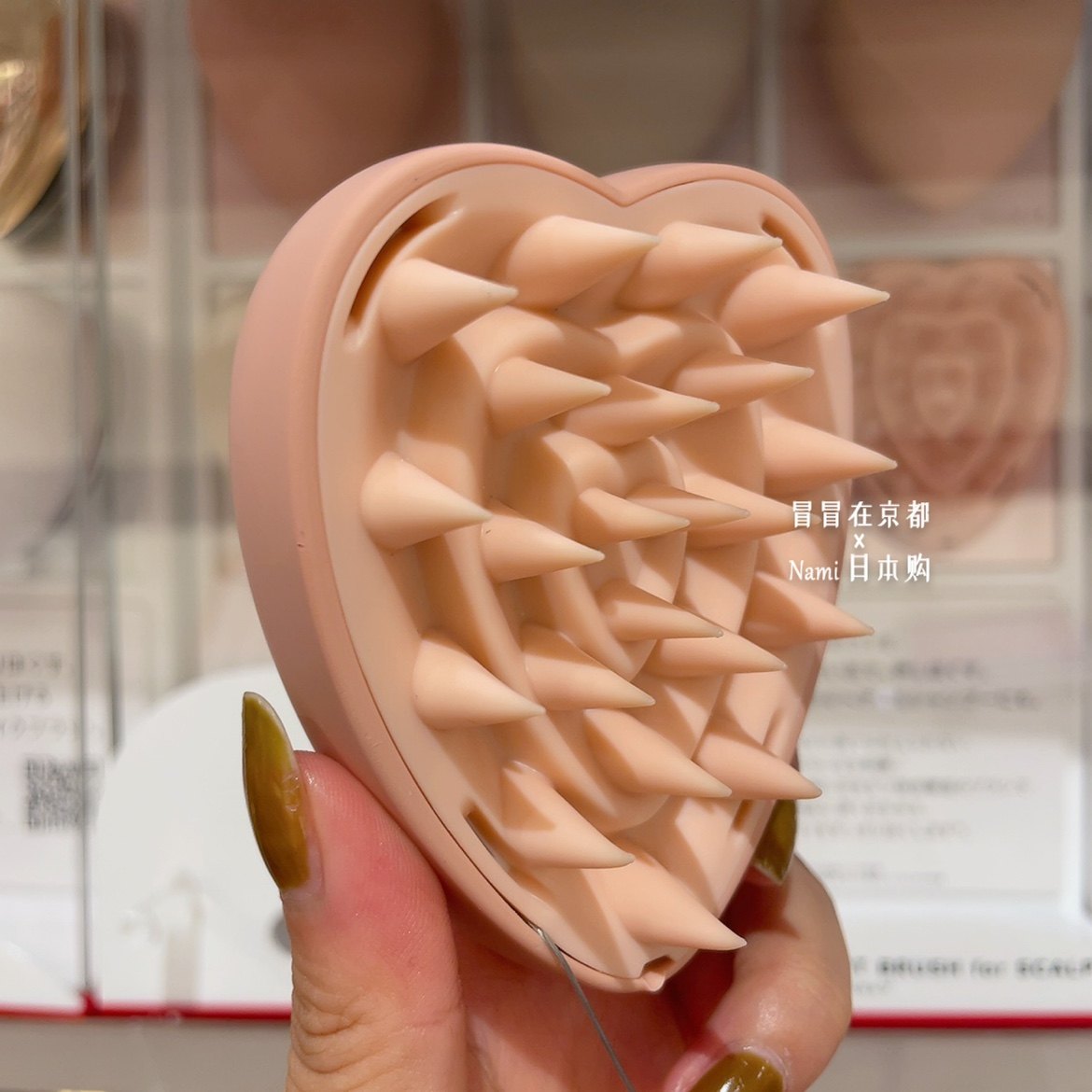 Health-preserving photo, silicone pink foam gun, powerful massager, massage comb, health-preserving hammer, silicone massage head, silicone hair washing and combing, hair massage comb Application Scenario