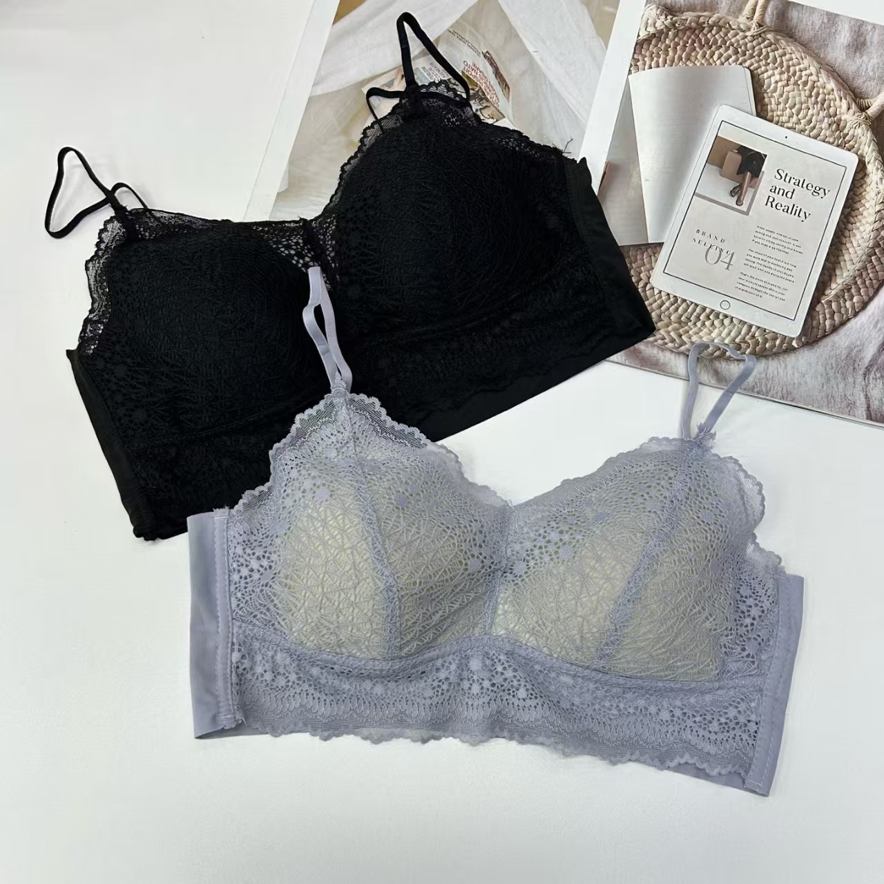 2689# Export to the Middle East and Africa women's halter, gathering, lifting, Latin back, fixed chest pad, comfortable and sexy lace cup surface, sex lingerie halter QNI Application Scenario