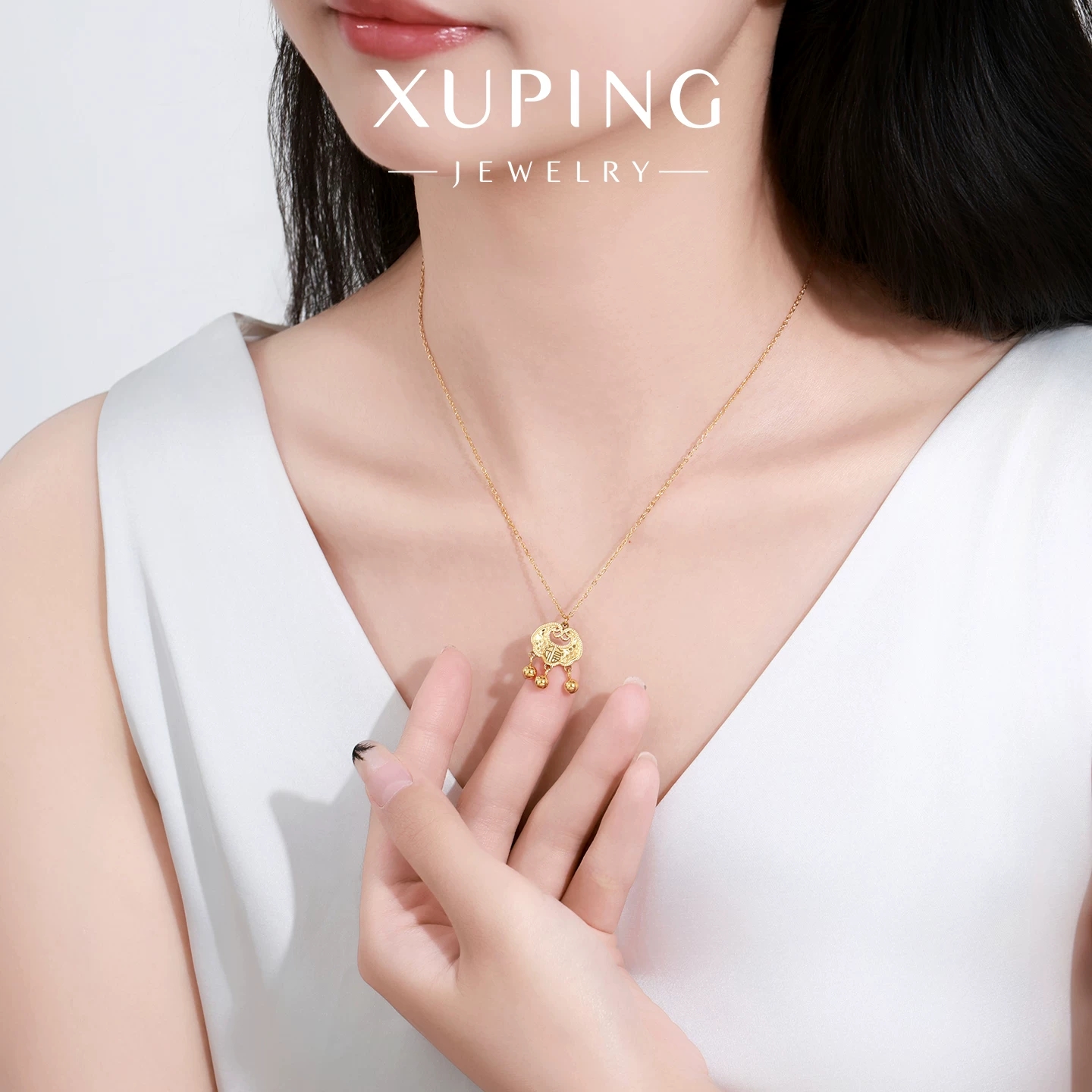 Xuping Jewelry's Peace Lock imitation gold necklace is a fashionable and exquisite new Chinese-style light luxury high-end autumn and winter necklace for women Application Scenario