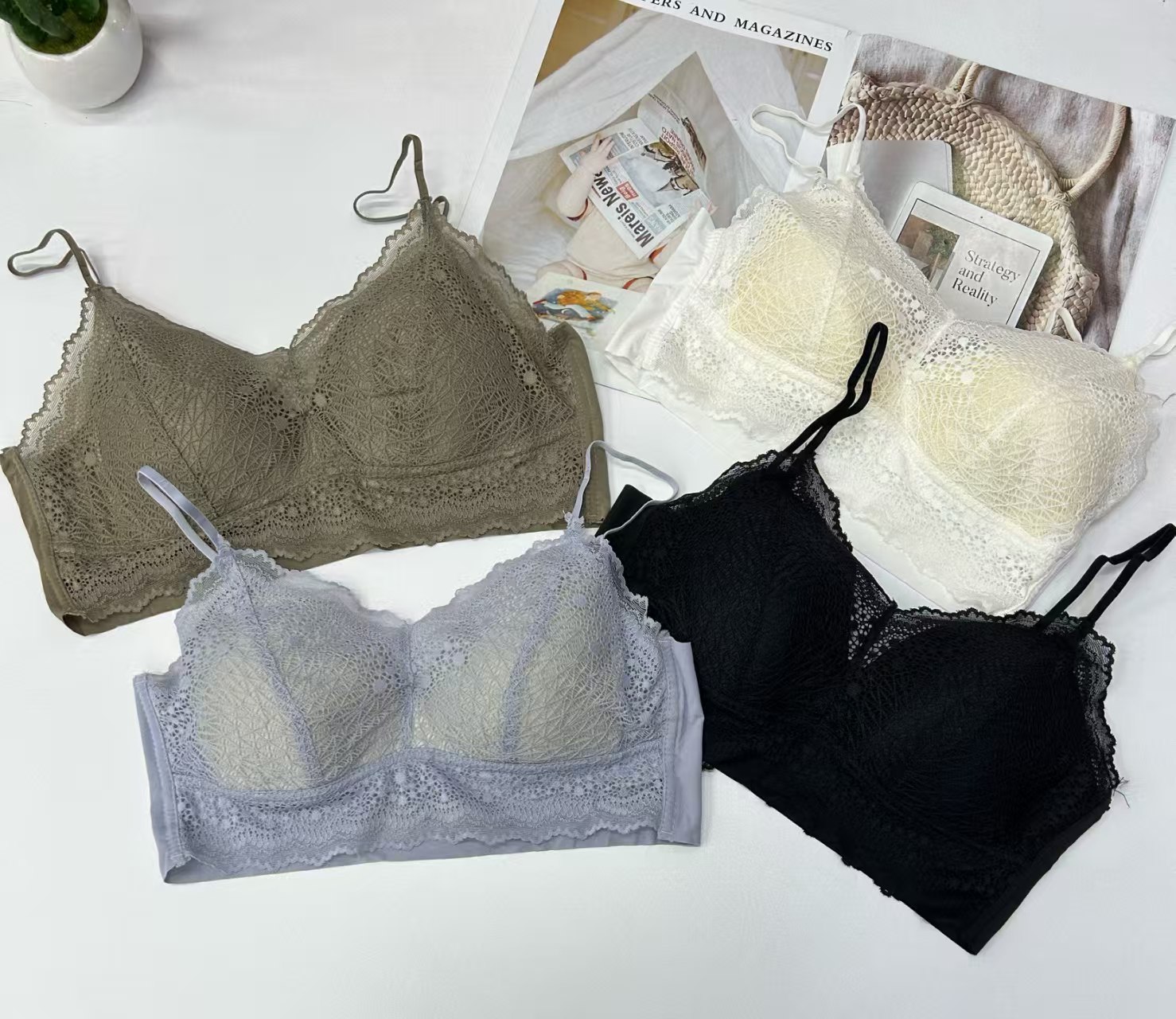 2689# Export to the Middle East and Africa women's halter, gathering, lifting, Latin back, fixed chest pad, comfortable and sexy lace cup surface, sex lingerie halter QNI full figure