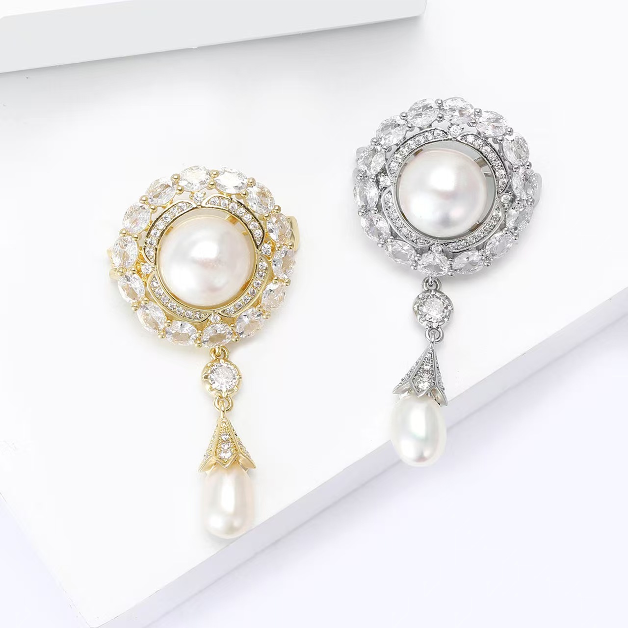 剑桥夫人同款宫廷淡水珍珠铜微镶锆花朵胸针男女服饰胸花厂家批发详情3