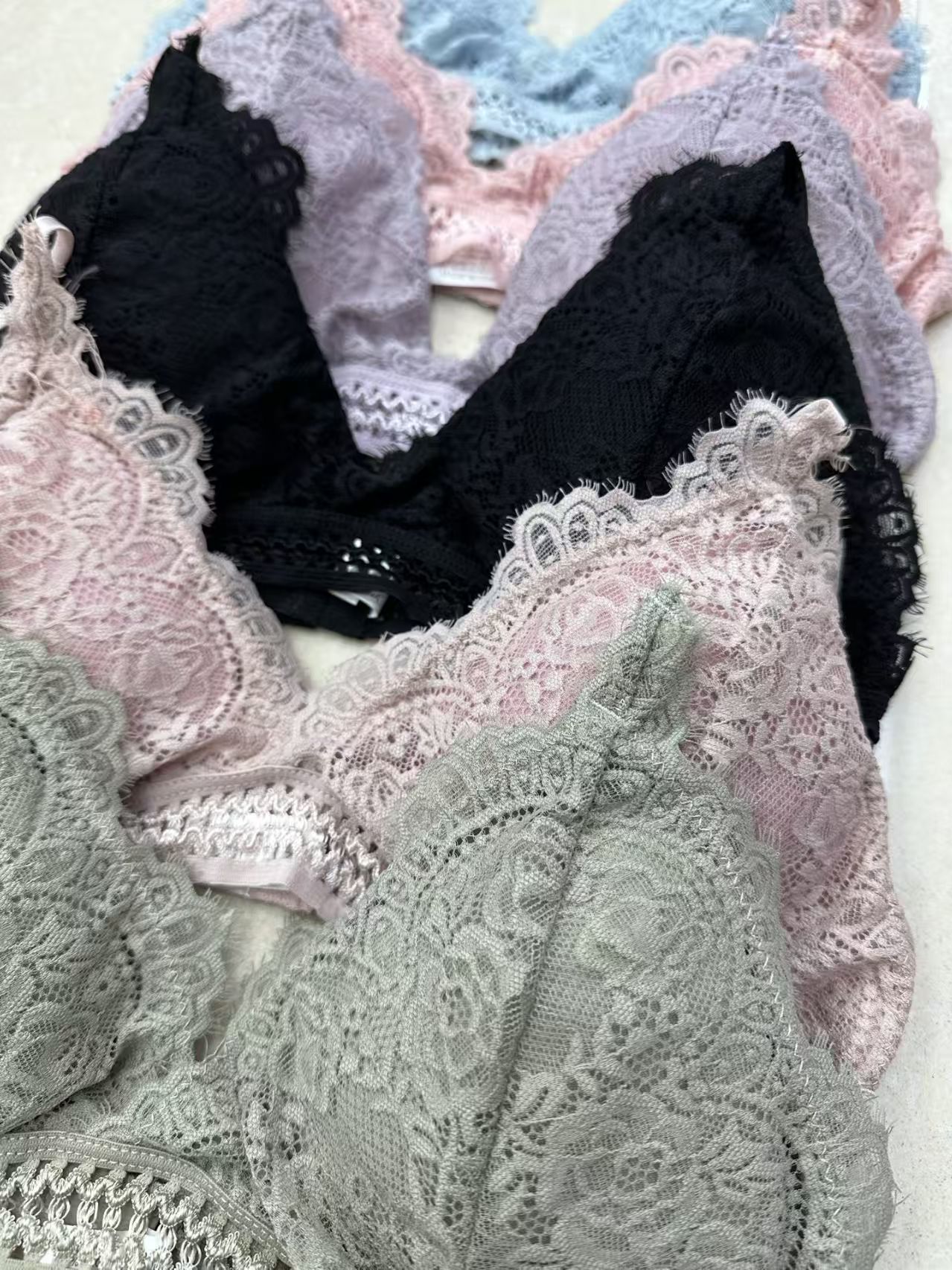 3302B# For export to the Middle East and Africa, women's halter, lace, cup noodles, buckle halter, comfortable and sexy lingerie with a beautiful back, QNI Application Scenario