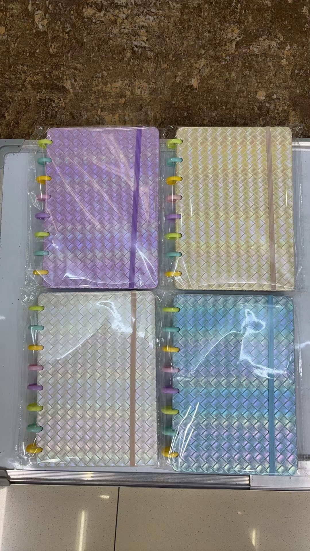 彩色菱格纹蘑菇扣本子笔记本