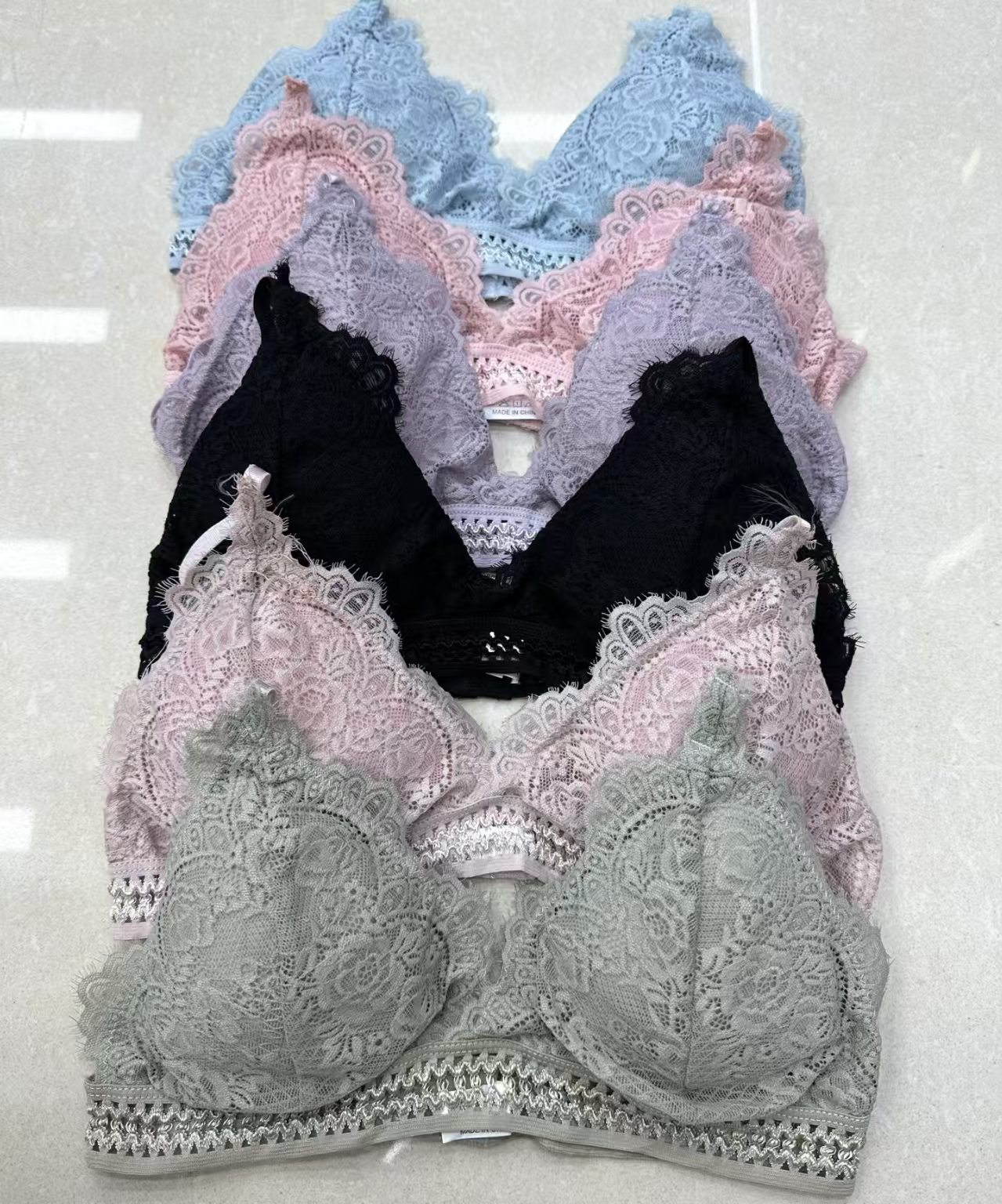 3302B# For export to the Middle East and Africa, women's halter, lace, cup noodles, buckle halter, comfortable and sexy lingerie with a beautiful back, QNI full figure
