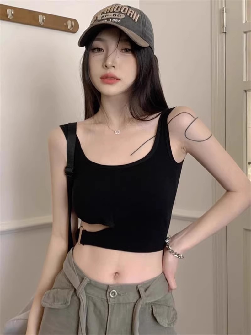 Irregular pure desire, beautiful back for women in summer, wearing an inner tank top with a halter top, sleeveless, and an outer top with buttons for a slimming design pic 2