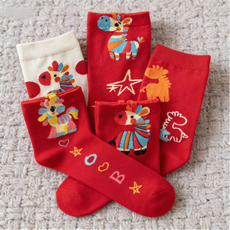 One-piece delivery service for red socks for women in the Year of the Horse, cute cartoon mid-calf socks, and festive red long socks for the autumn and winter of the zodiac year Application Scenario