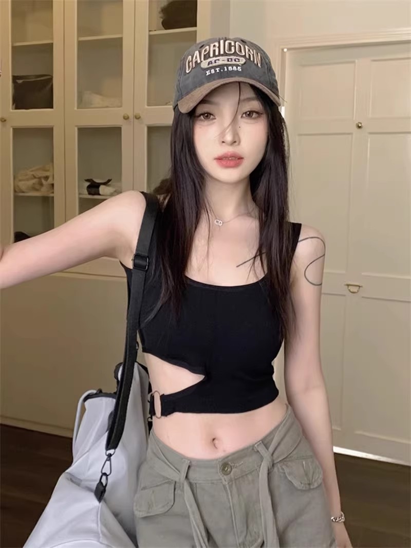 Irregular pure desire, beautiful back for women in summer, wearing an inner tank top with a halter top, sleeveless, and an outer top with buttons for a slimming design pic 1