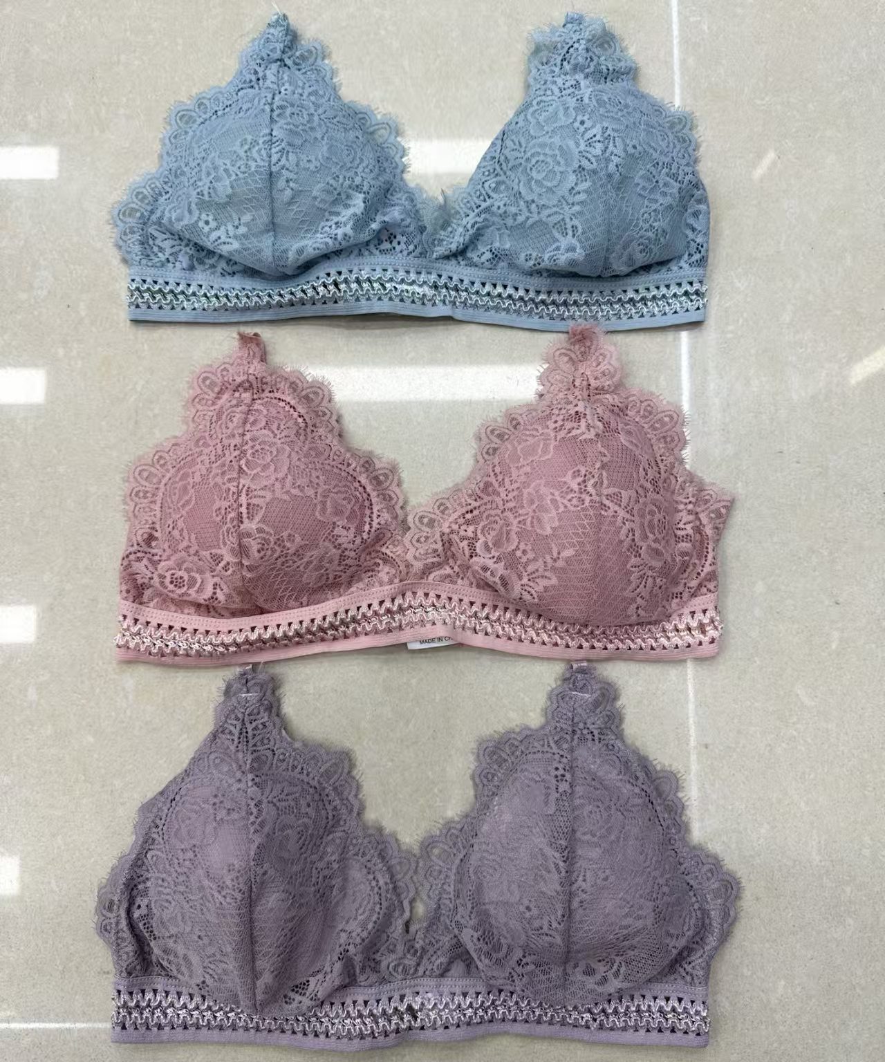 3302B# For export to the Middle East and Africa, women's halter, lace, cup noodles, buckle halter, comfortable and sexy lingerie with a beautiful back, QNI details Picture