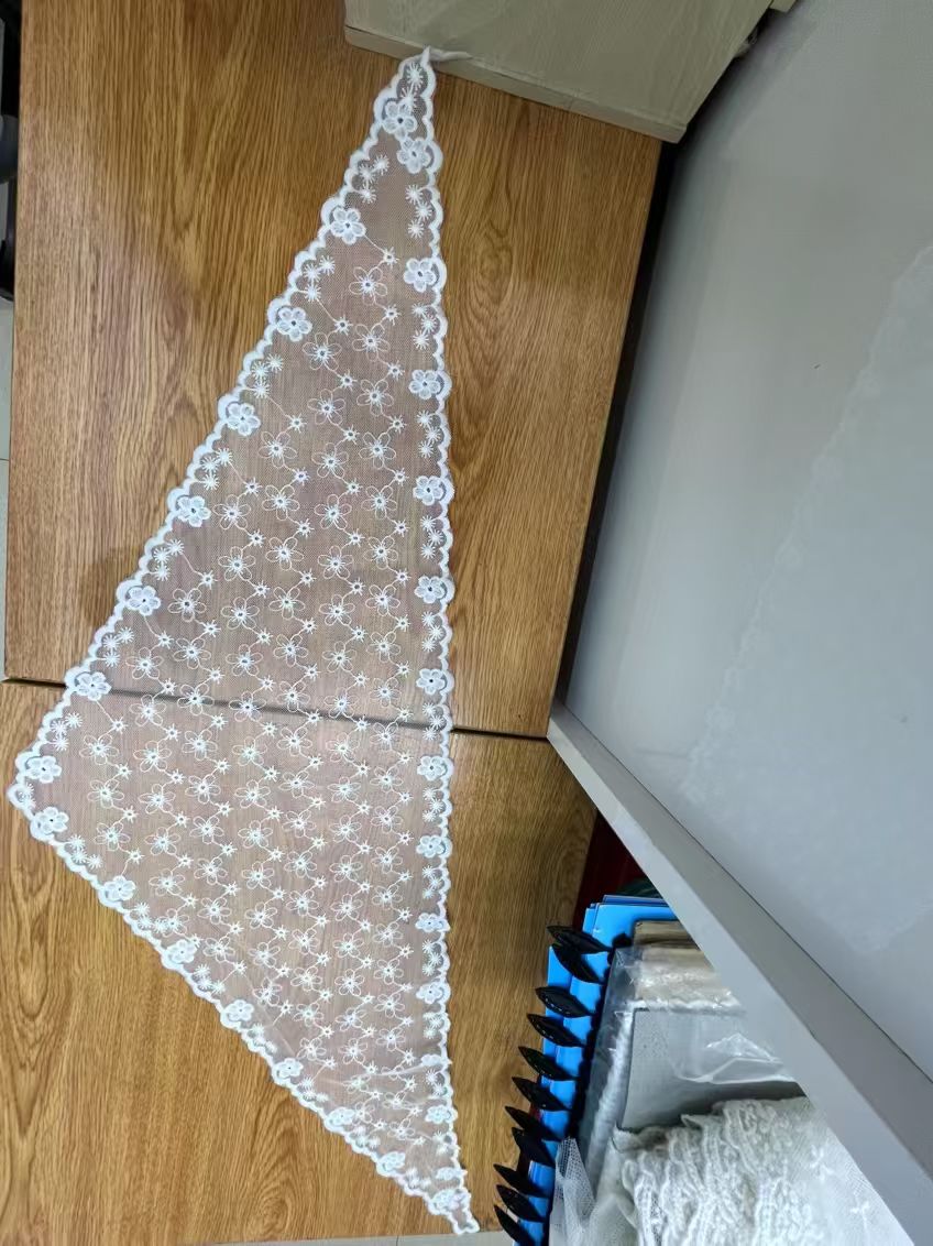 European-style embroidered lace triangular headband with a sweet style, 99% polyester, versatile plant and floral embroidery decoration Specification image