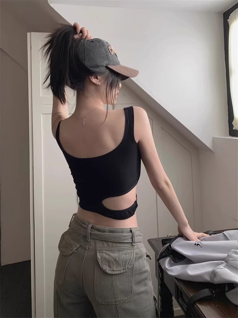 Irregular pure desire, beautiful back for women in summer, wearing an inner tank top with a halter top, sleeveless, and an outer top with buttons for a slimming design pic 5