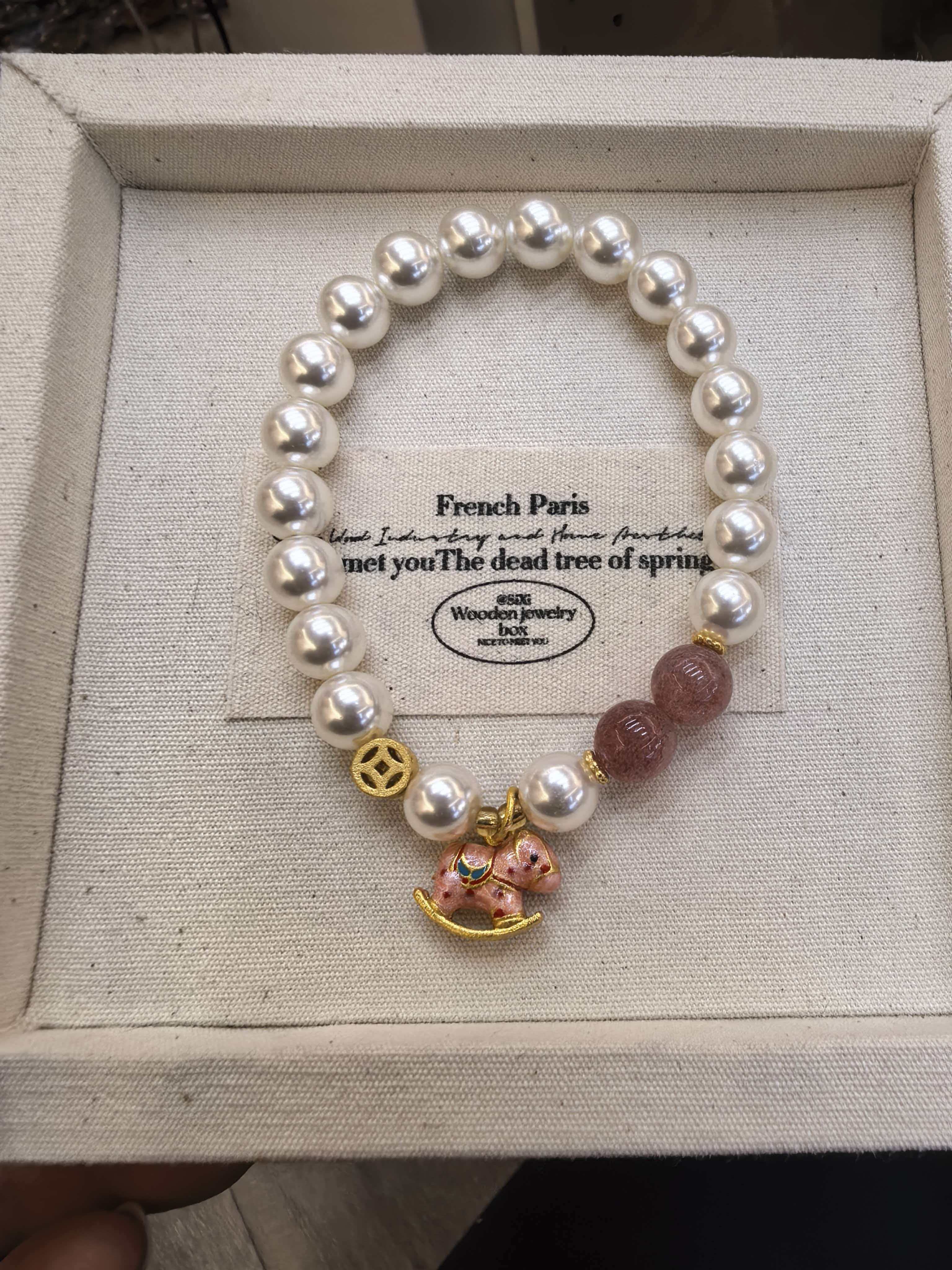 Crystal and pearl bracelets, women's fashionable accessories, couple bracelets, gifts and giveaways