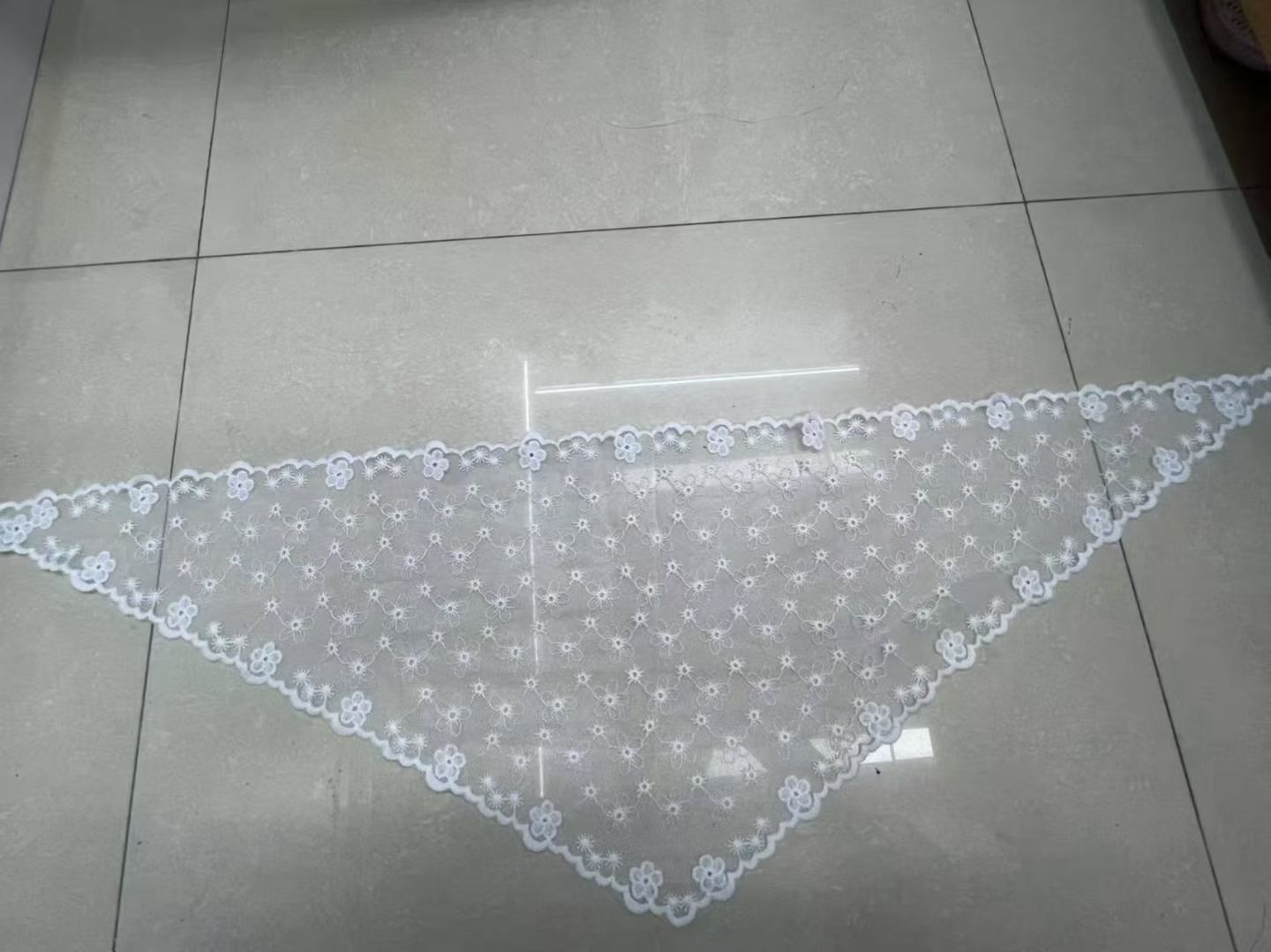 European-style embroidered lace triangular headband with a sweet style, 99% polyester, versatile plant and floral embroidery decoration details Picture