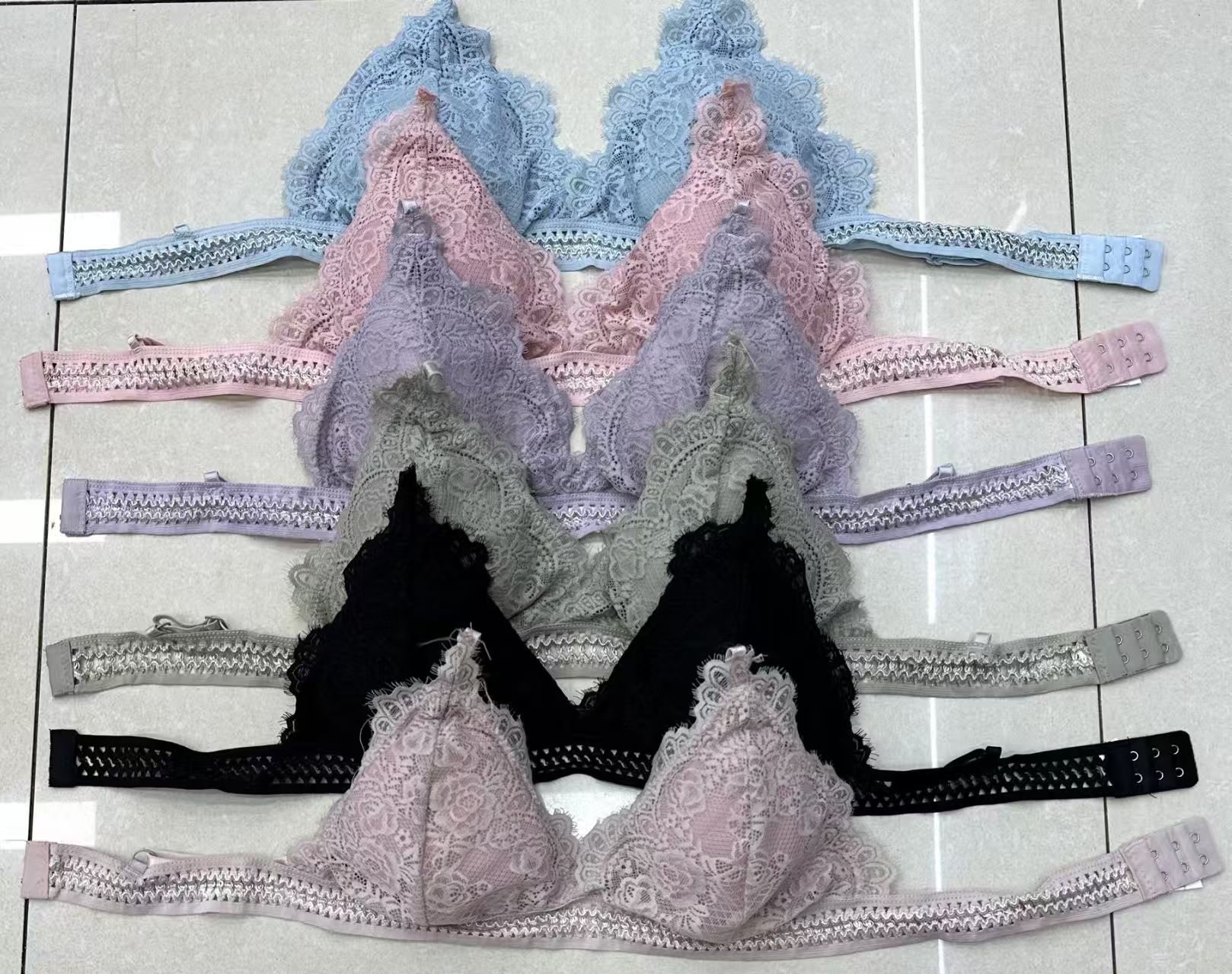 3302B# For export to the Middle East and Africa, women's halter, lace, cup noodles, buckle halter, comfortable and sexy lingerie with a beautiful back, QNI Specification drawing