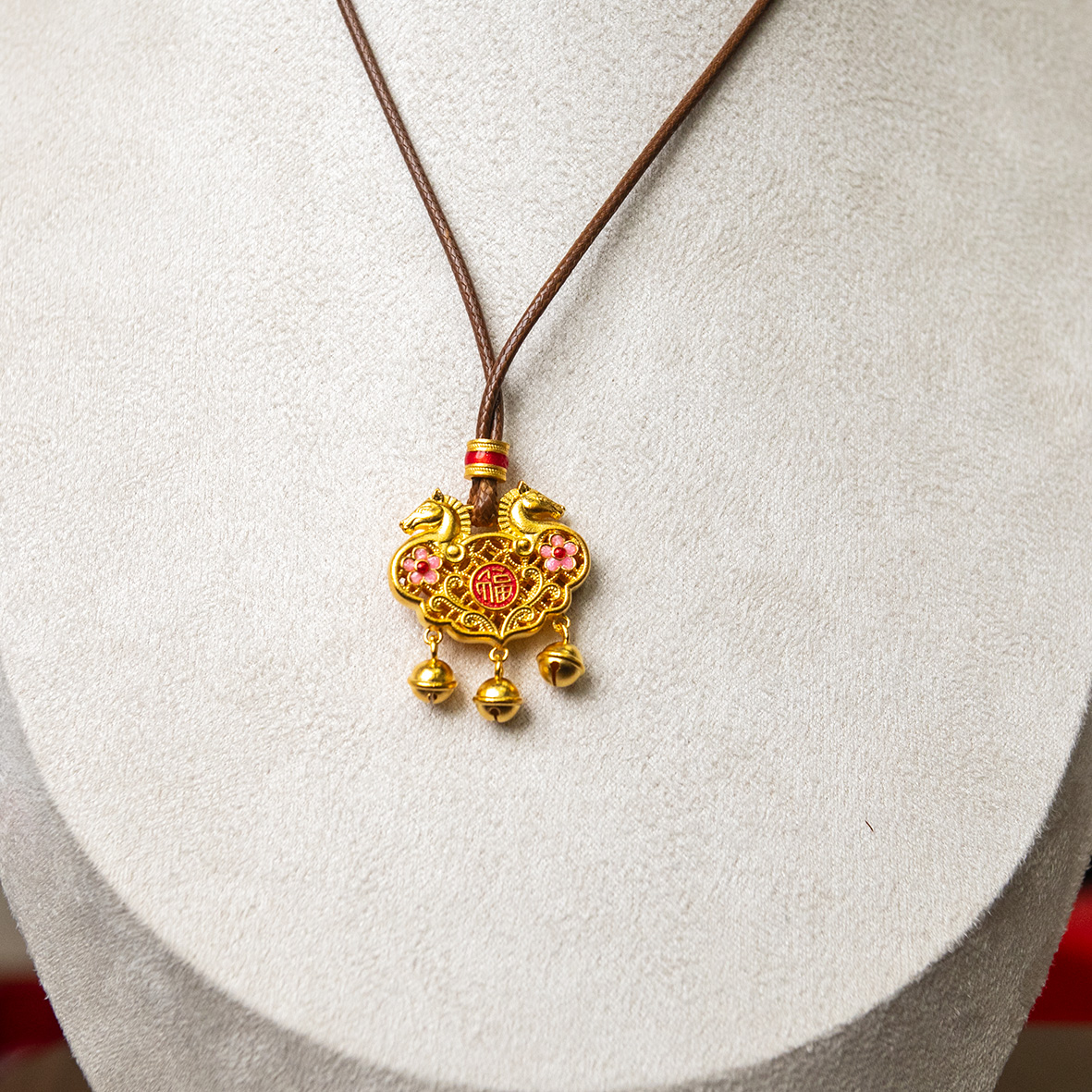 Gold double horse Thangka, hand-carved and hollowed-out, with gold and silver inlaid, chain head jewelry, silver accessory, New Year gift Specification image