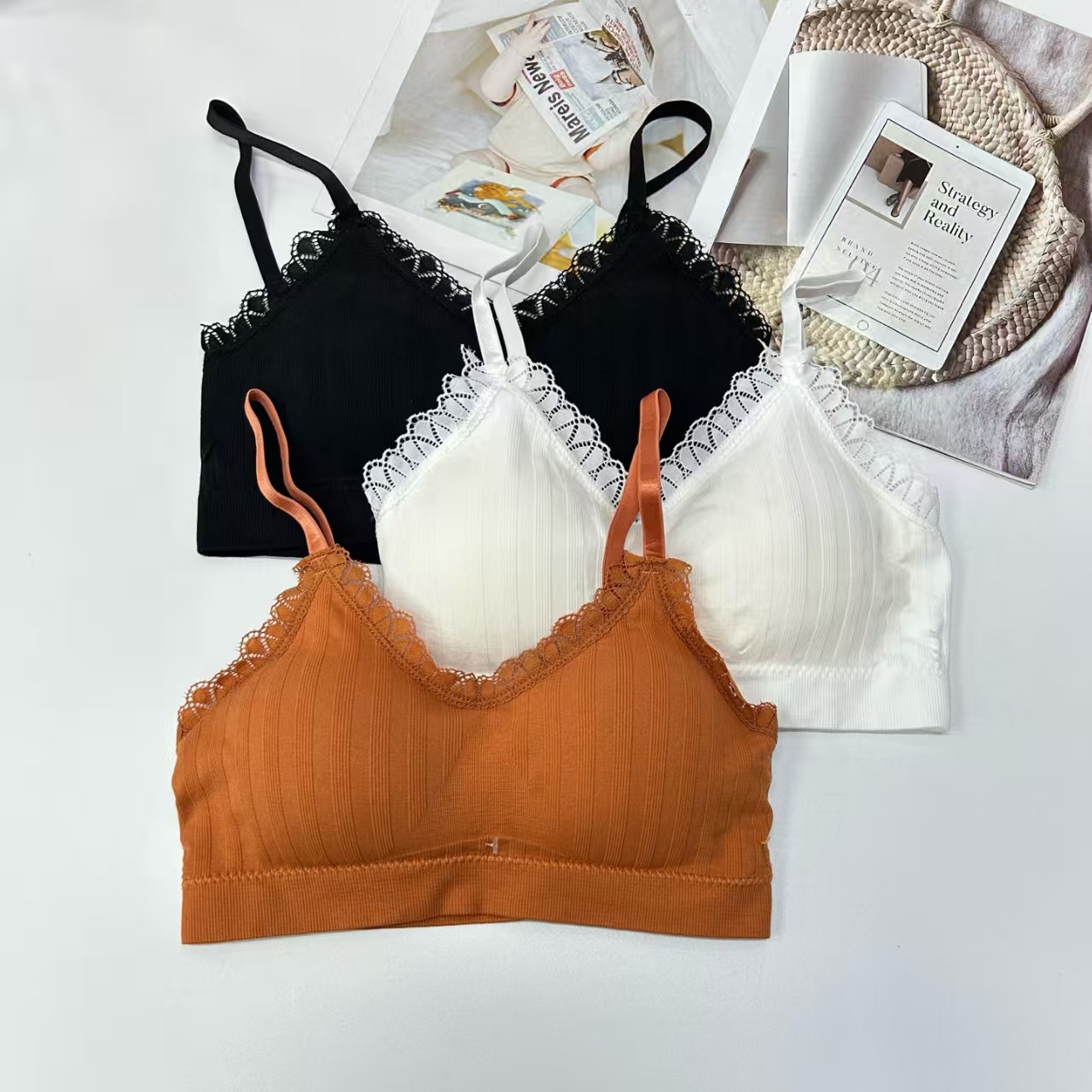 2001# Export to the Middle East and Africa women's halter without steel rings, lace cup face halter, comfortable back, sexy and interesting lingerie, beautiful back QNI full figure